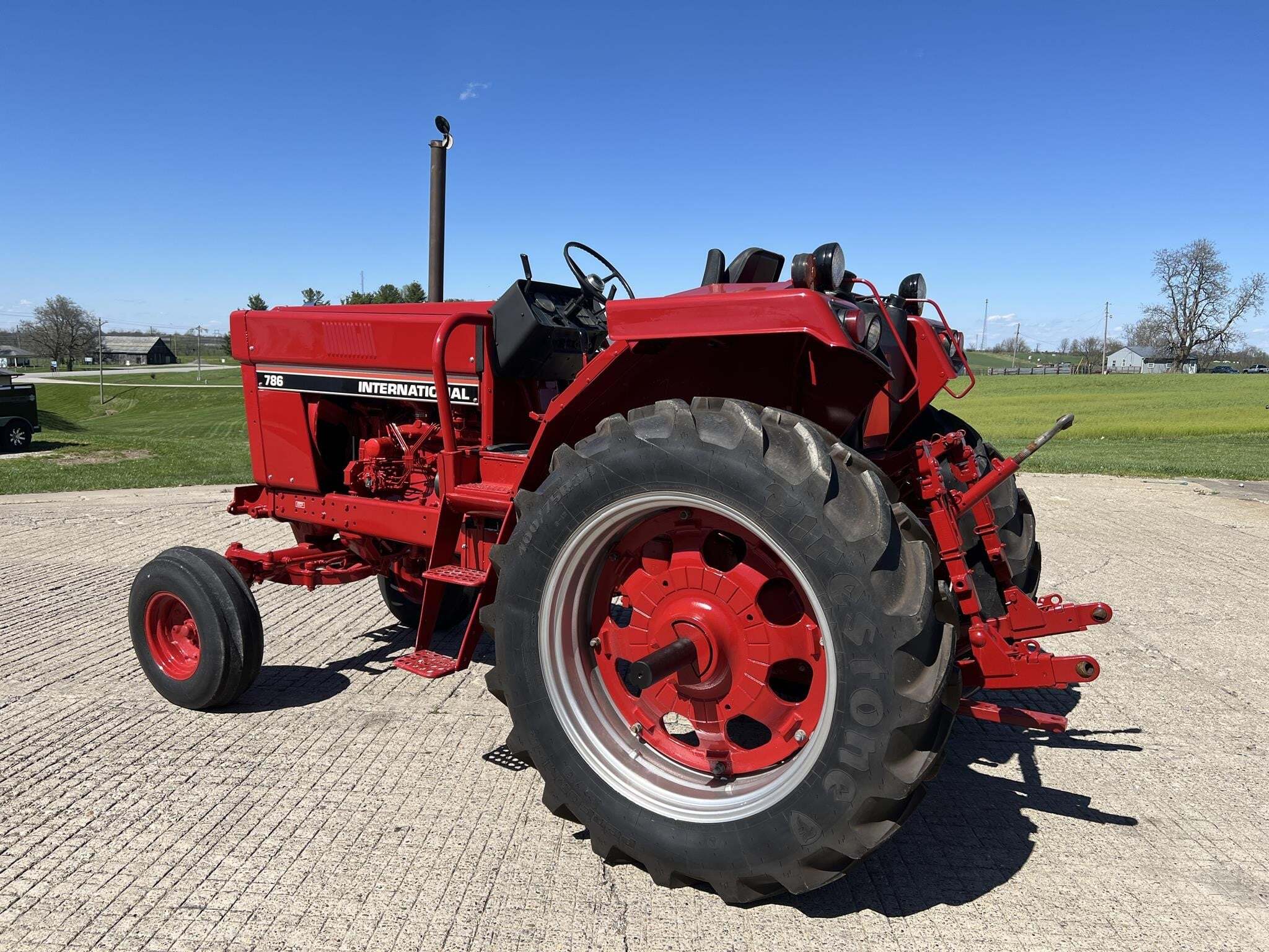 1981 International 786 Tractor