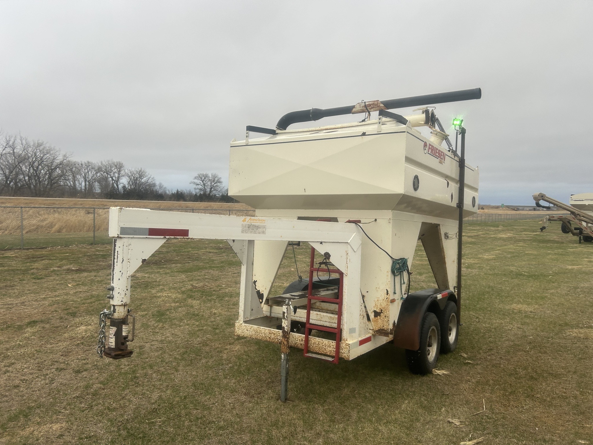 2000 Friesen 220 Seed Tender