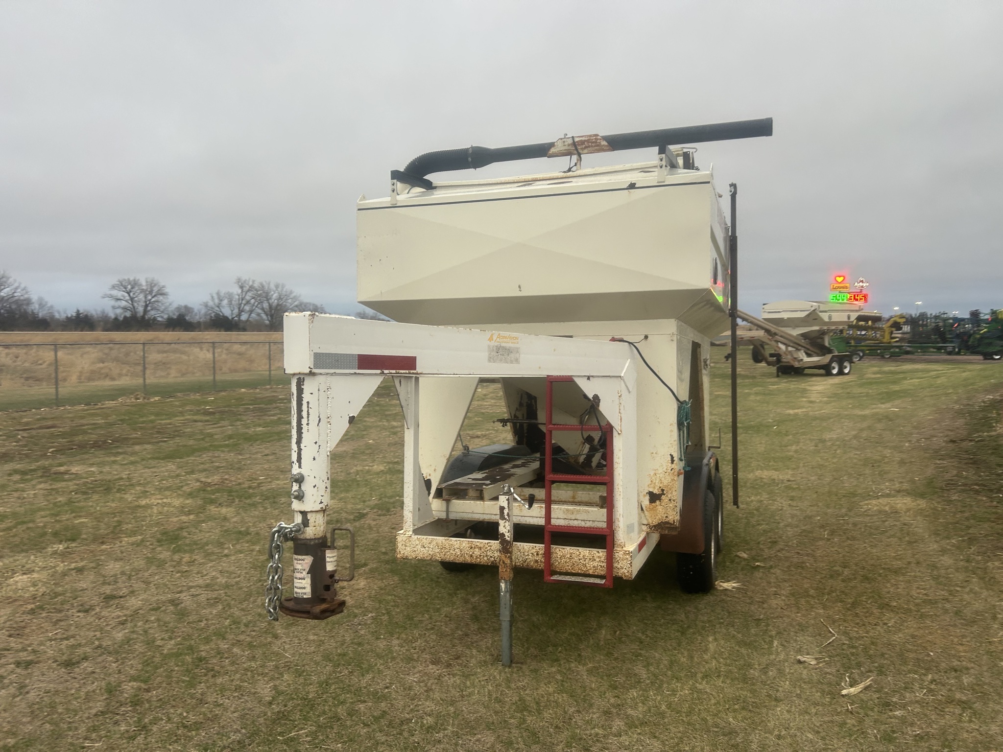 2000 Friesen 220 Seed Tender