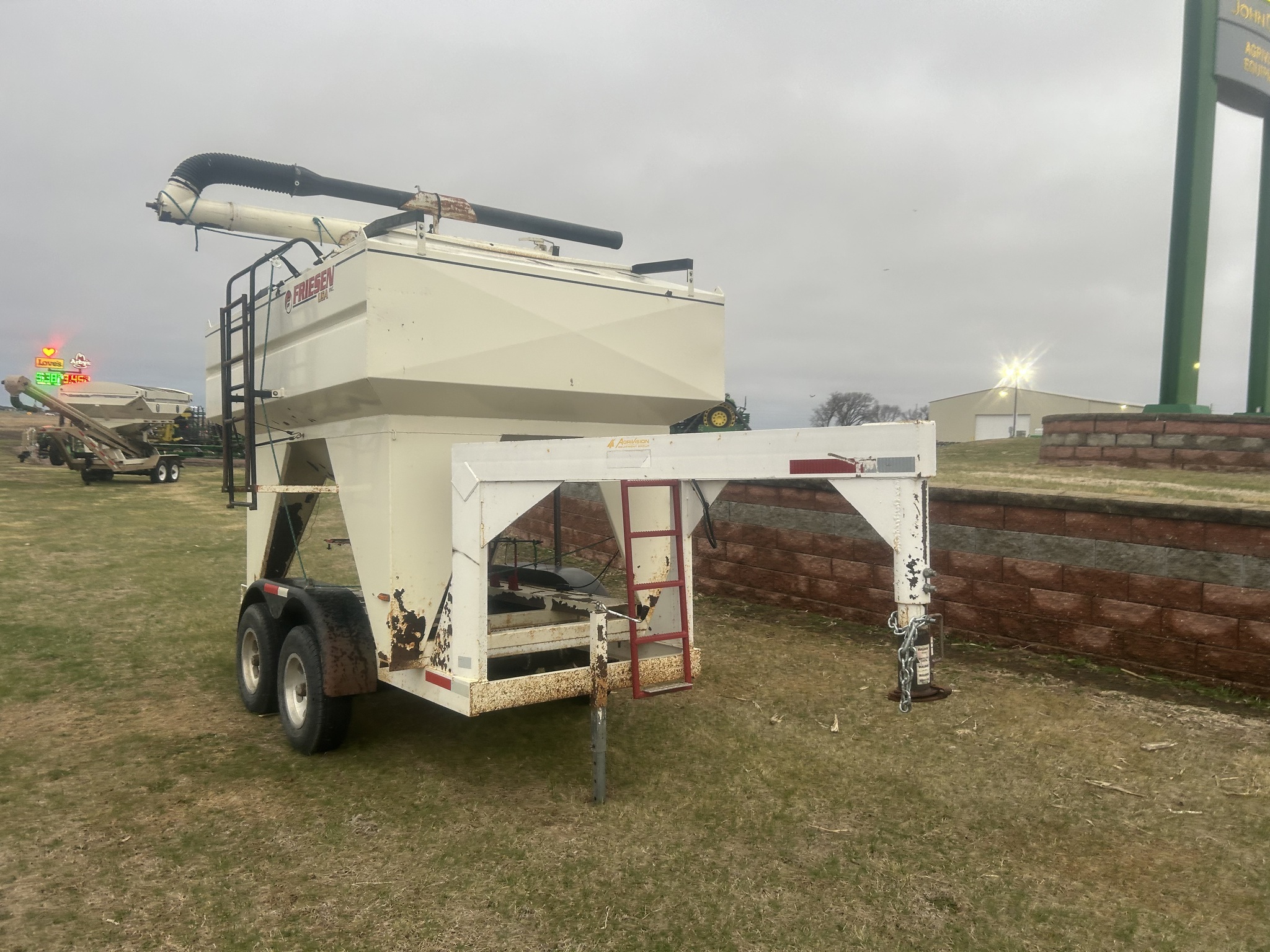 2000 Friesen 220 Seed Tender