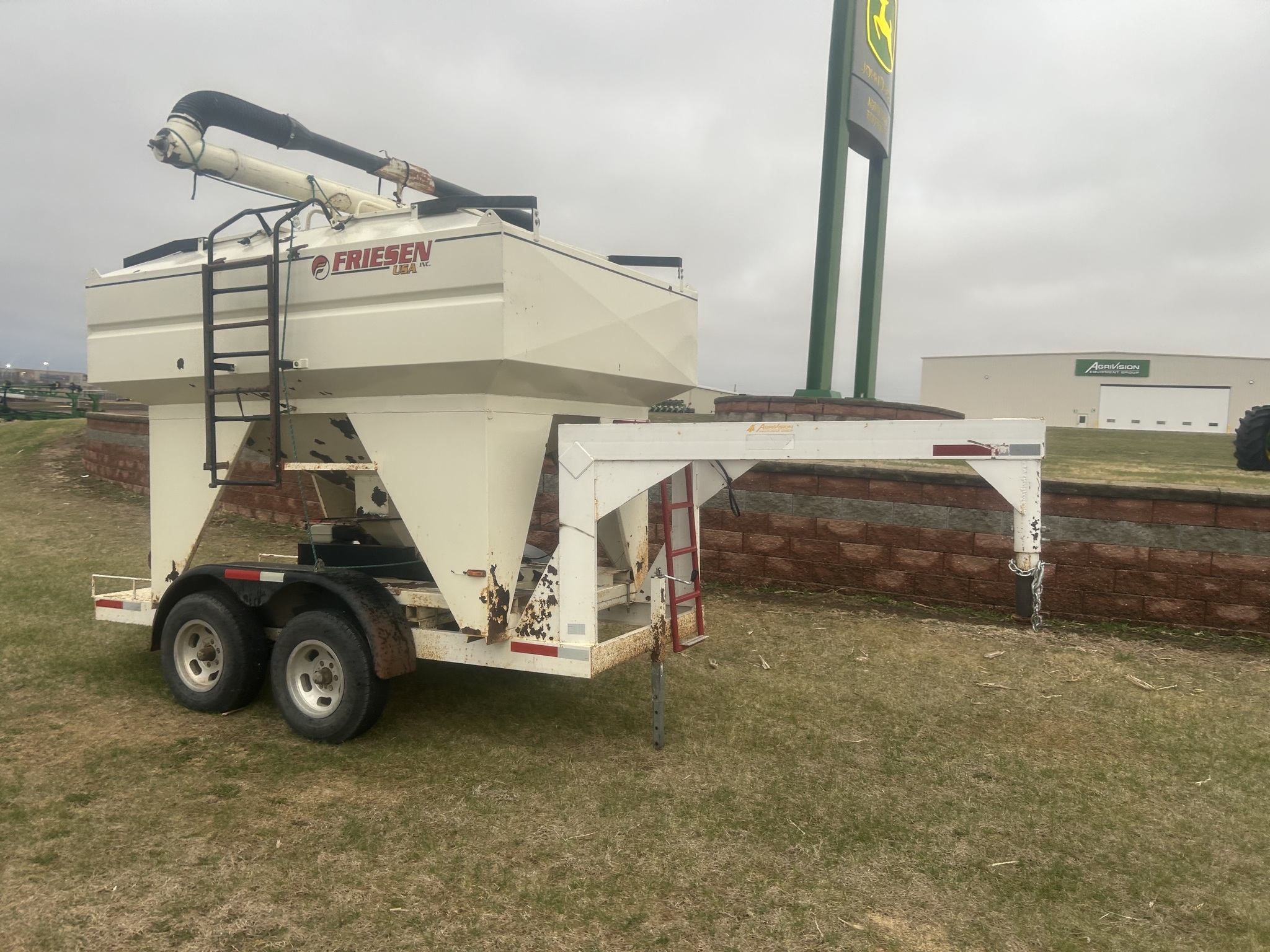 2000 Friesen 220 Seed Tender