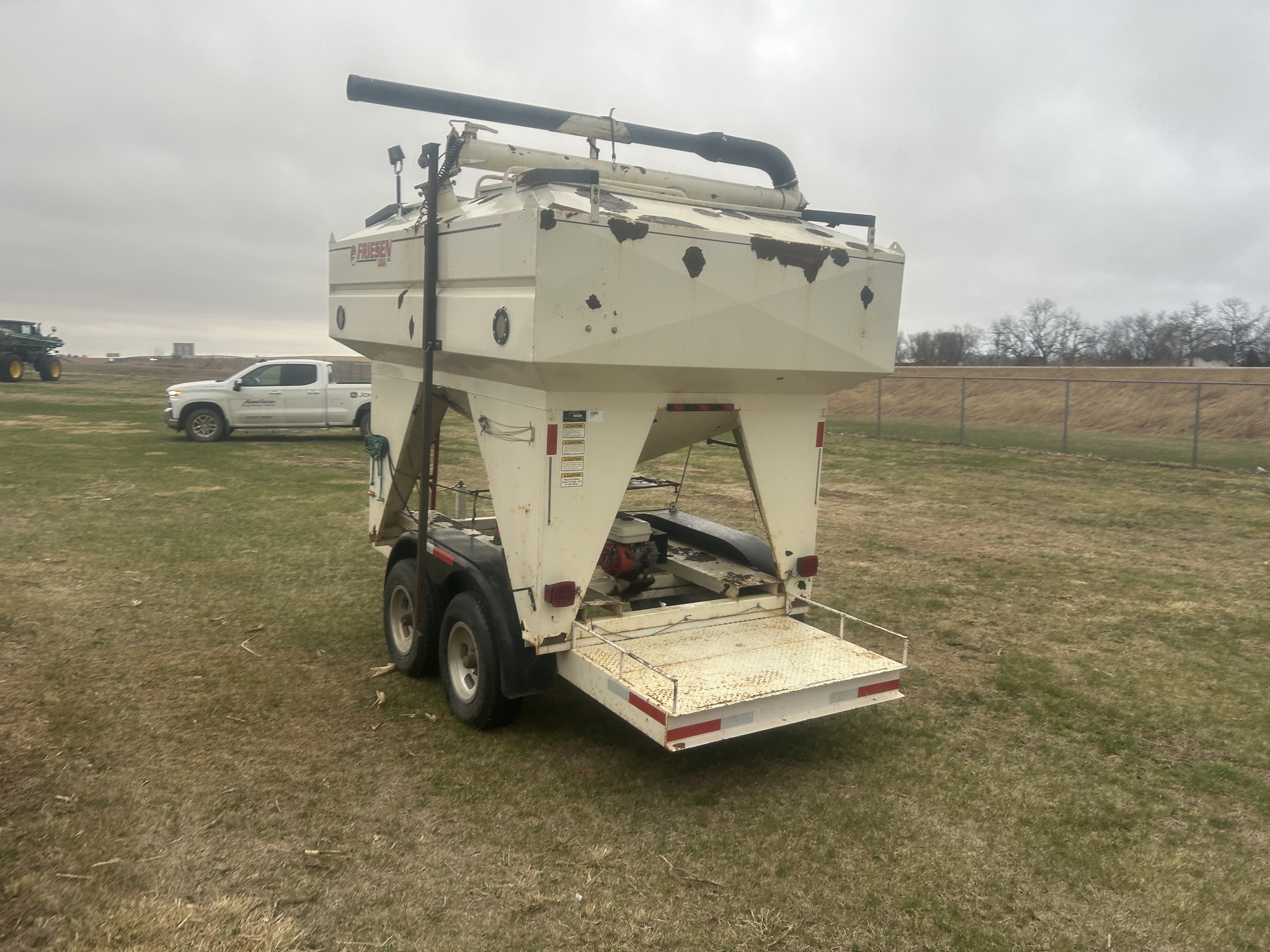 2000 Friesen 220 Seed Tender