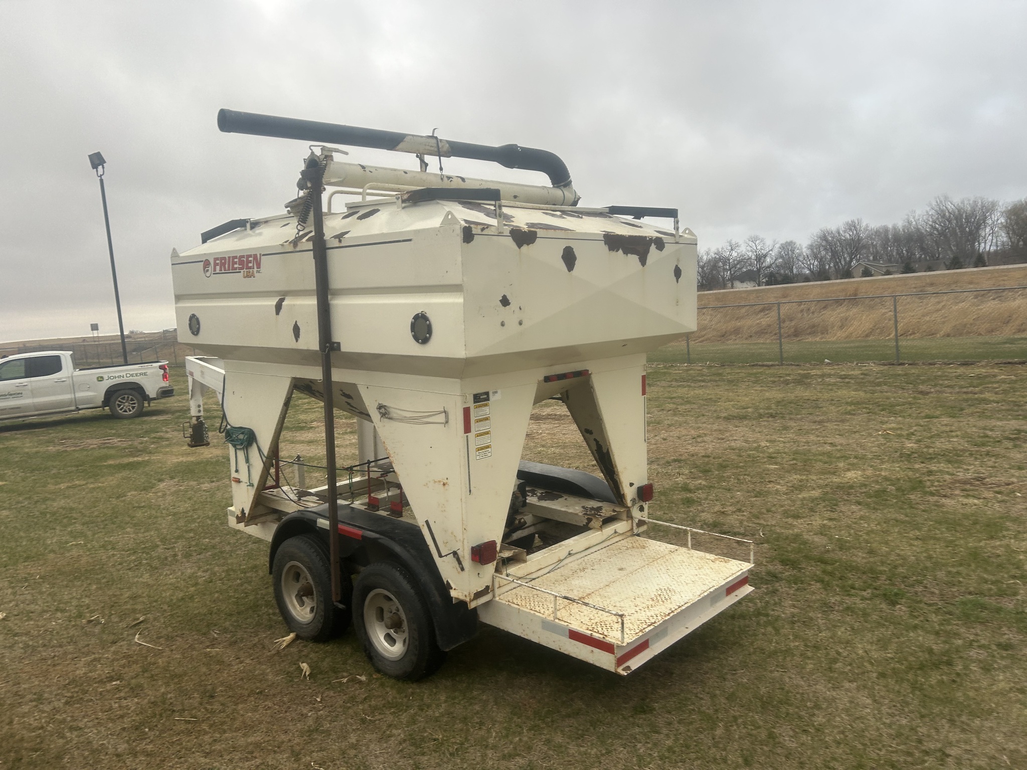 2000 Friesen 220 Seed Tender