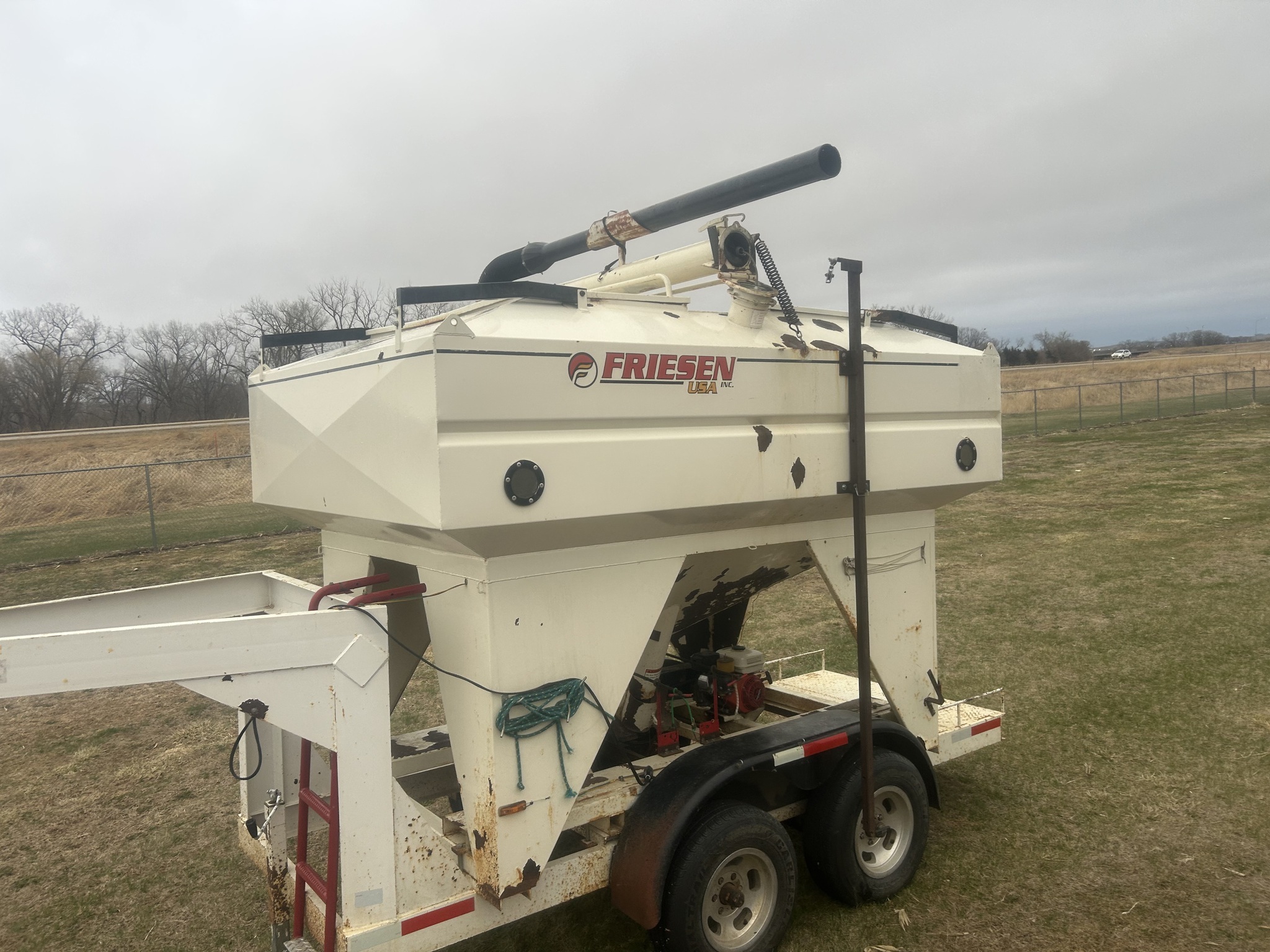 2000 Friesen 220 Seed Tender