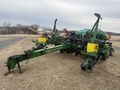 1997 John Deere 1760 Planter