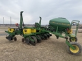 1997 John Deere 1760 Planter