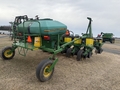 1997 John Deere 1760 Planter
