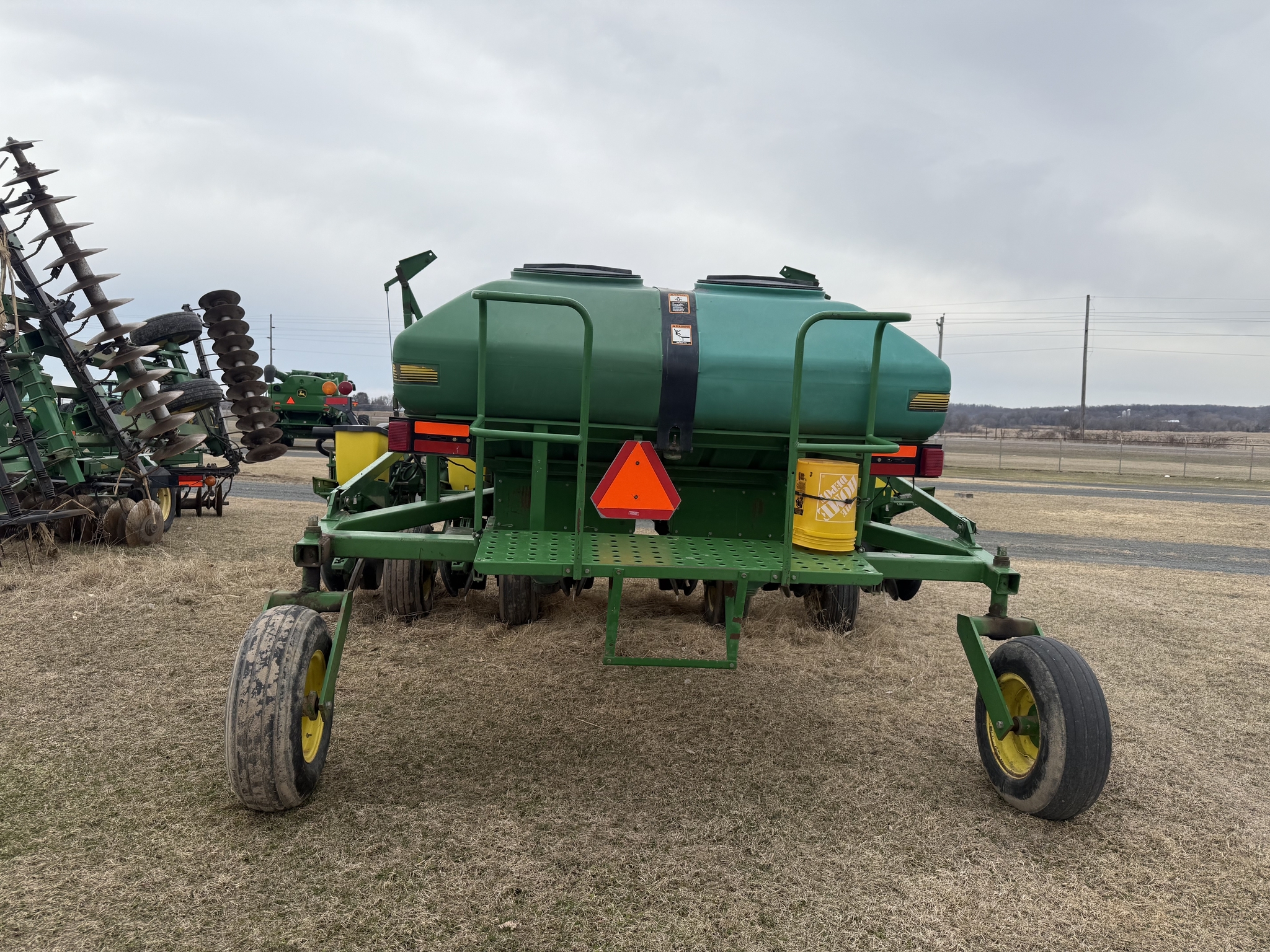 1997 John Deere 1760 Planter