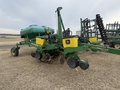 1997 John Deere 1760 Planter