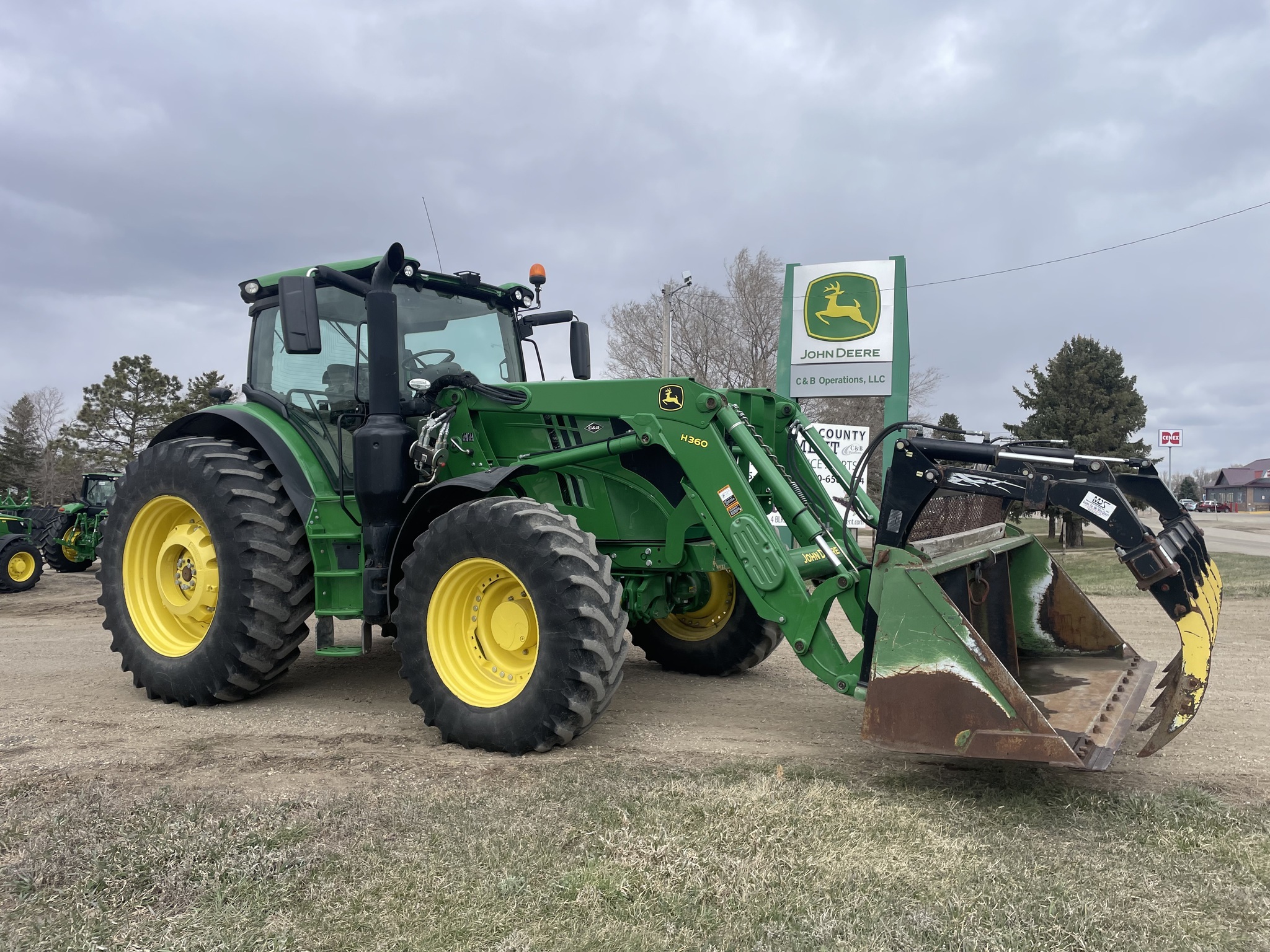 2016 John Deere 6175R Tractor