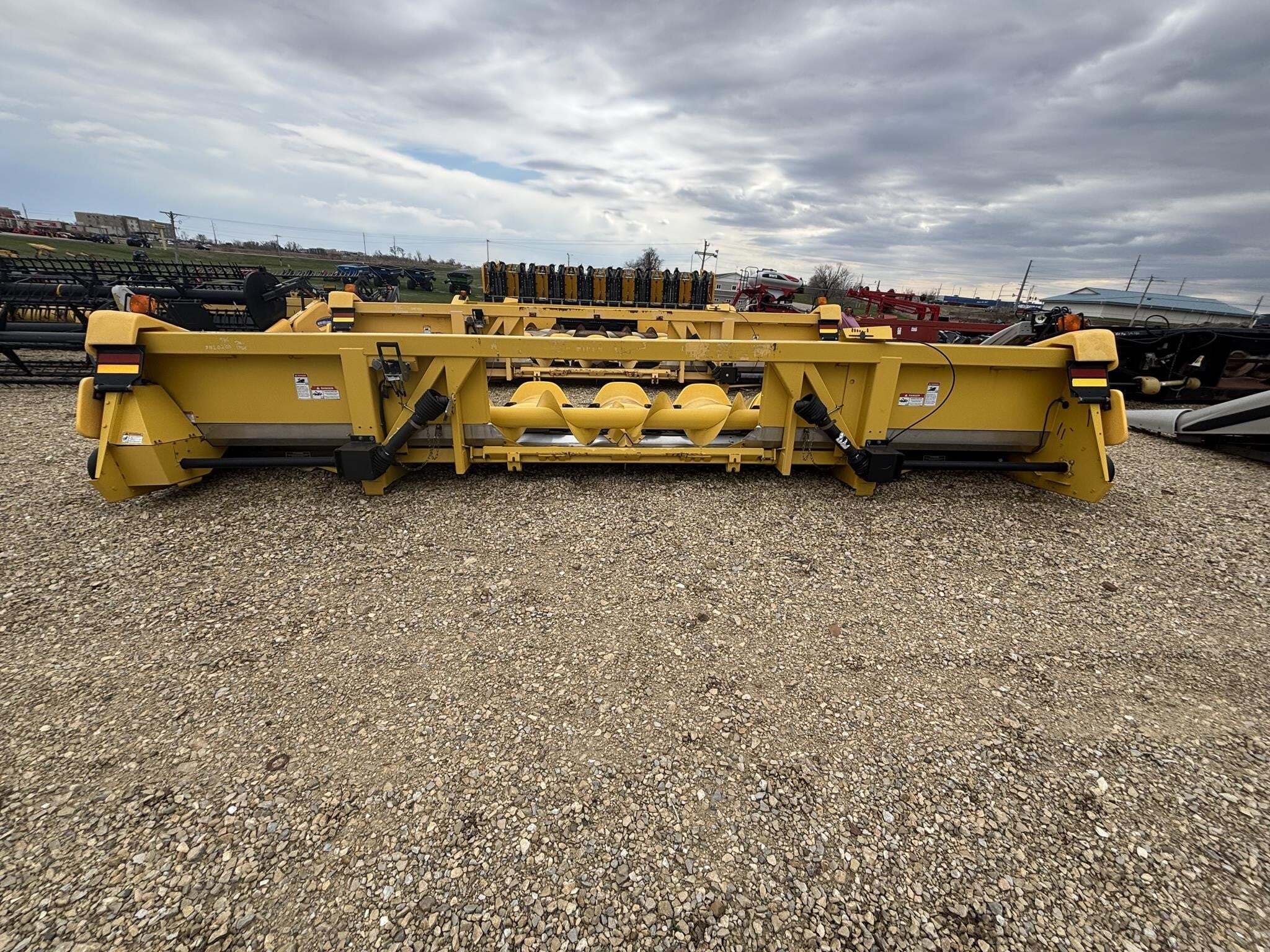 2007 New Holland 98C Corn Head