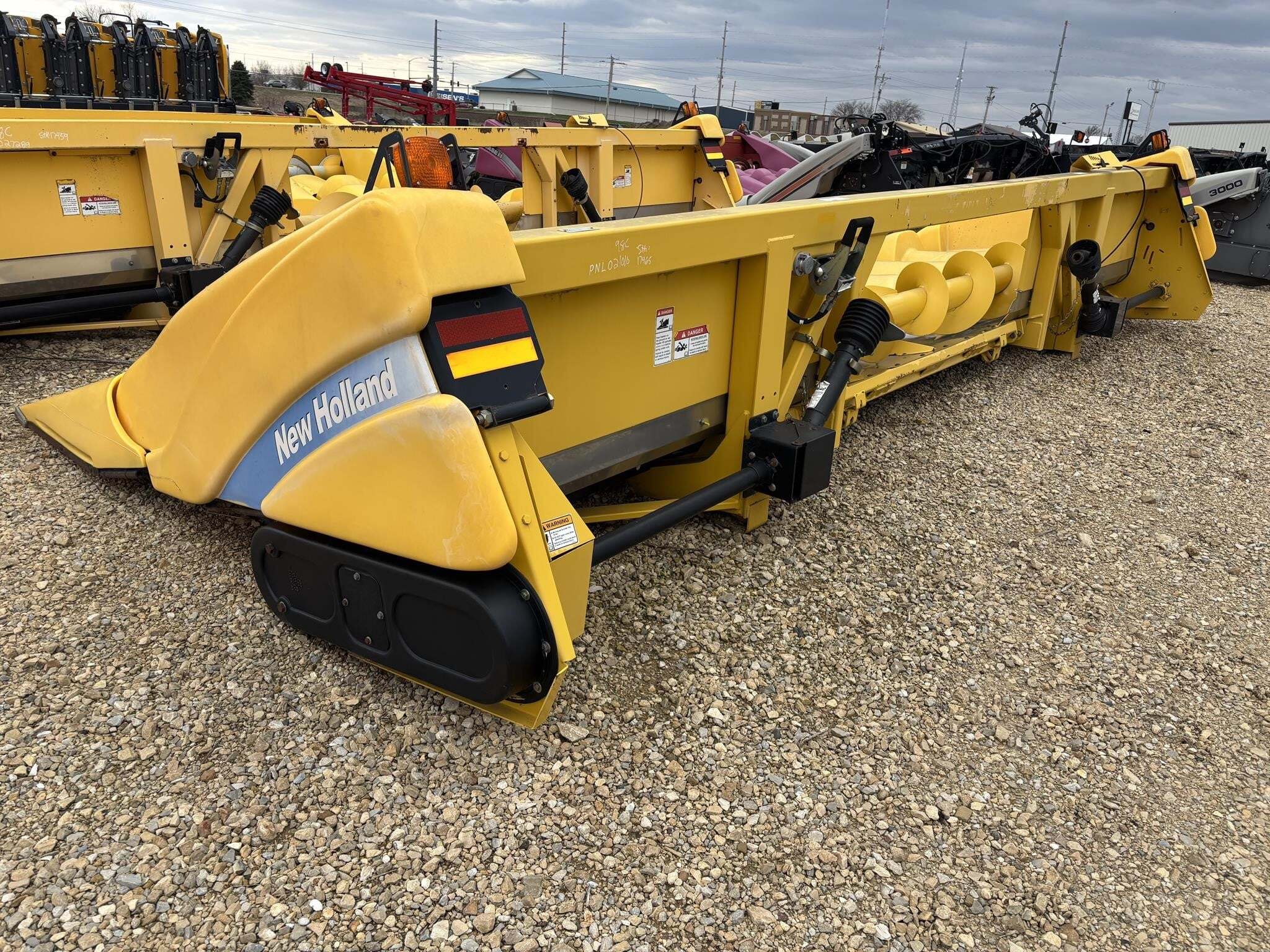 2007 New Holland 98C Corn Head
