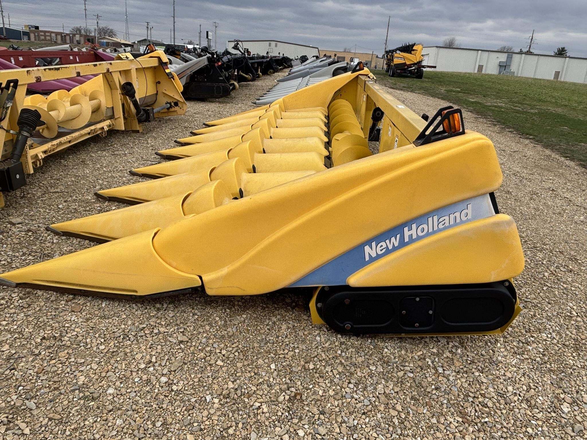 2007 New Holland 98C Corn Head