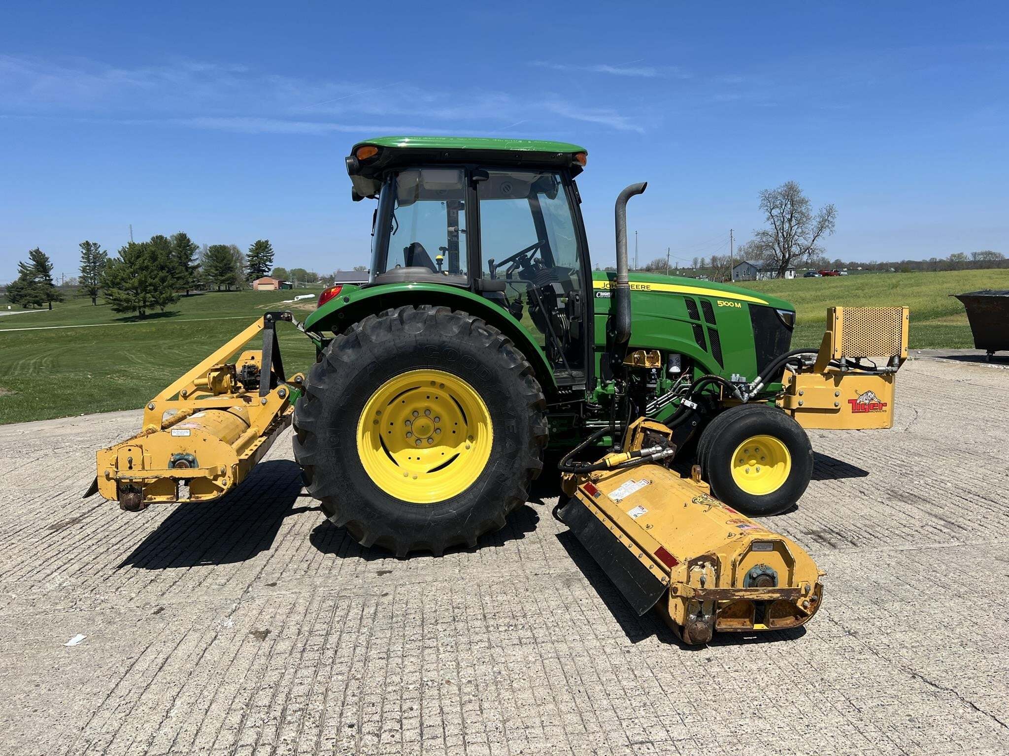 2014 John Deere 5100M Tractor