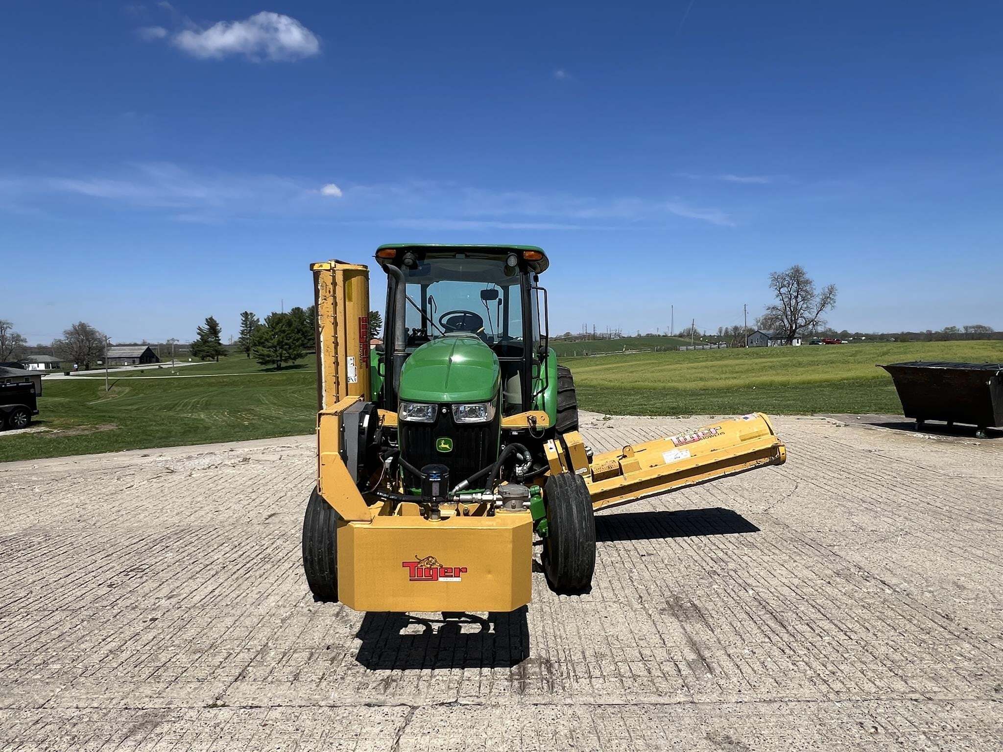 2014 John Deere 5100M Tractor