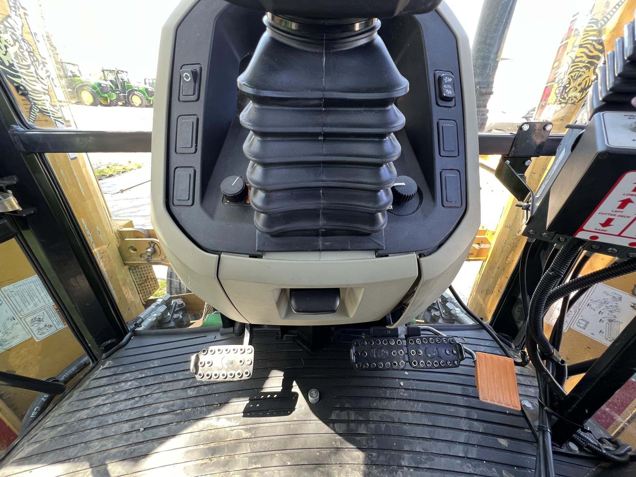 2014 John Deere 5100M Tractor