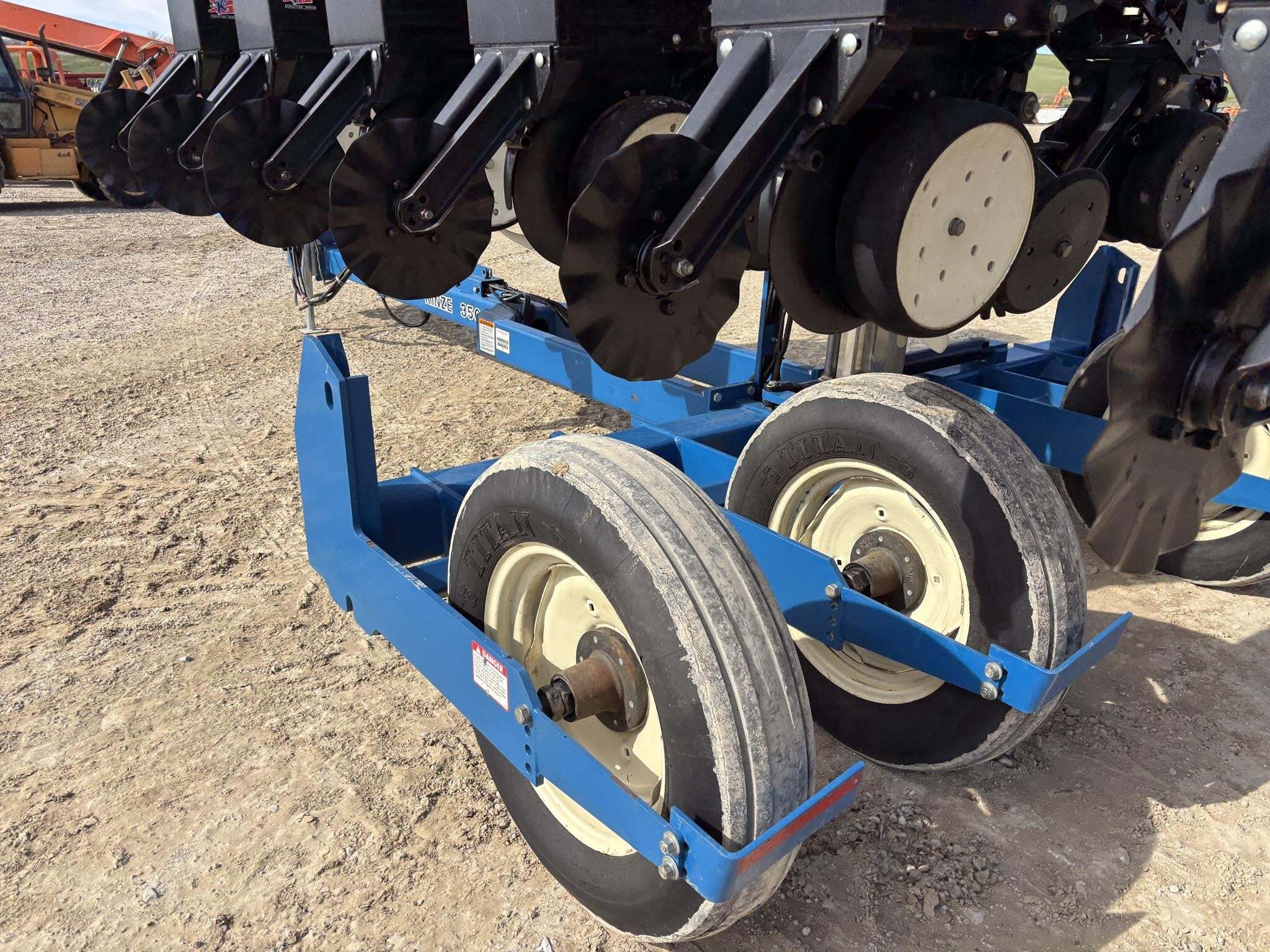2004 Kinze 3500 Planter