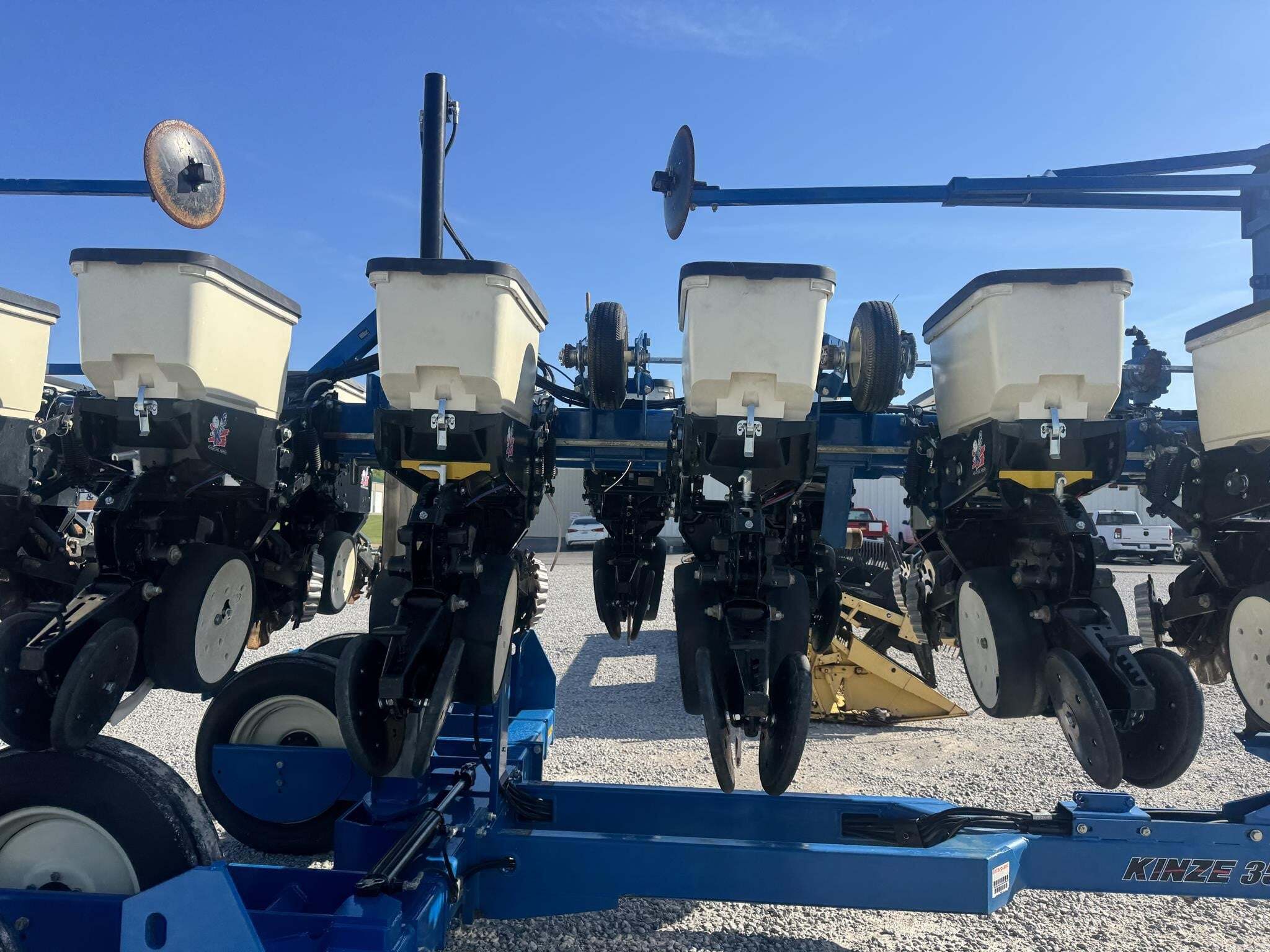  Kinze 3500 Planter