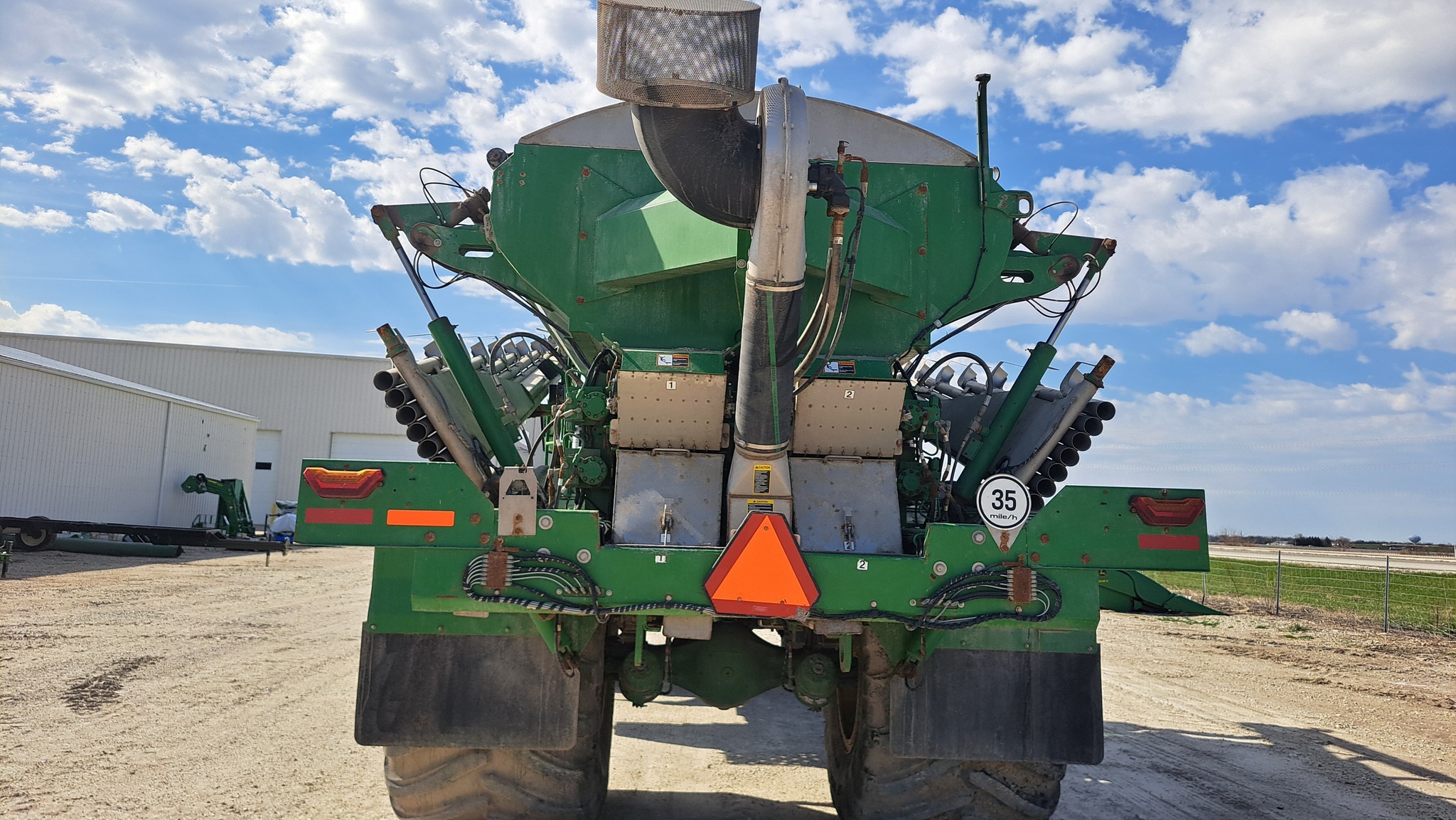 2022 John Deere 800R Self-Propelled Fertilizer Spreader