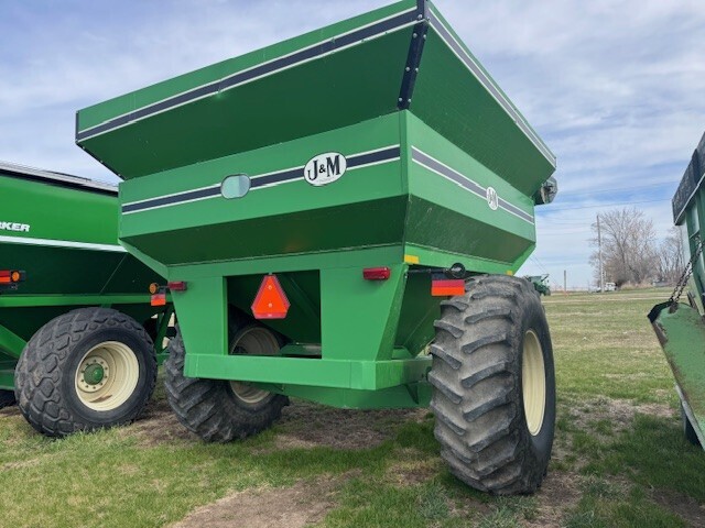  J&M 620 Grain Cart
