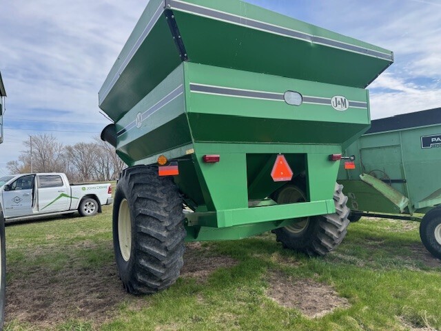  J&M 620 Grain Cart