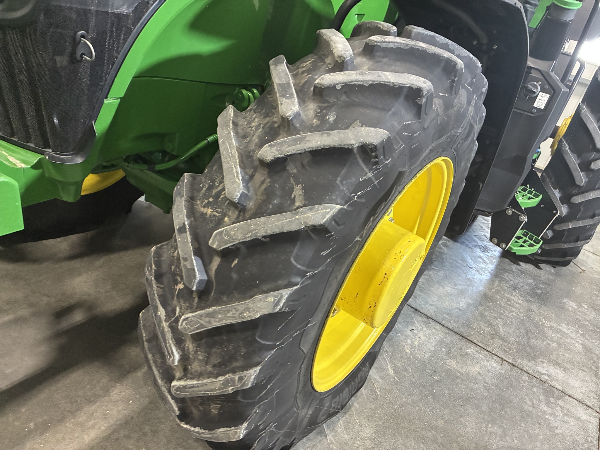 2023 John Deere 7R 330 Tractor