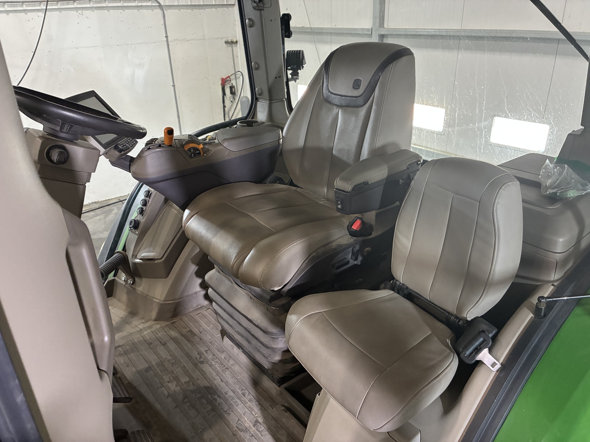 2023 John Deere 7R 330 Tractor
