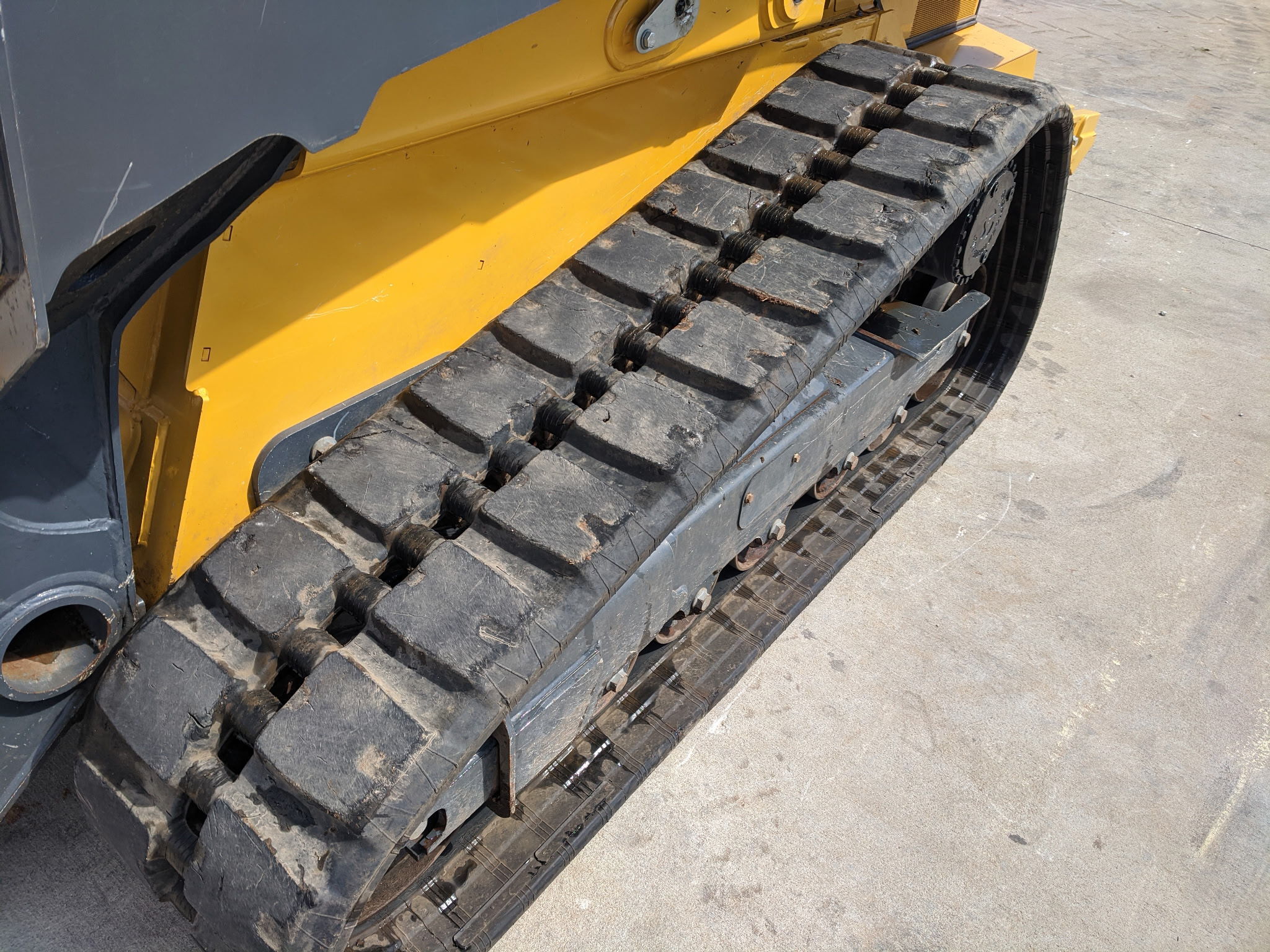 2023 Deere 331G Skid Steer