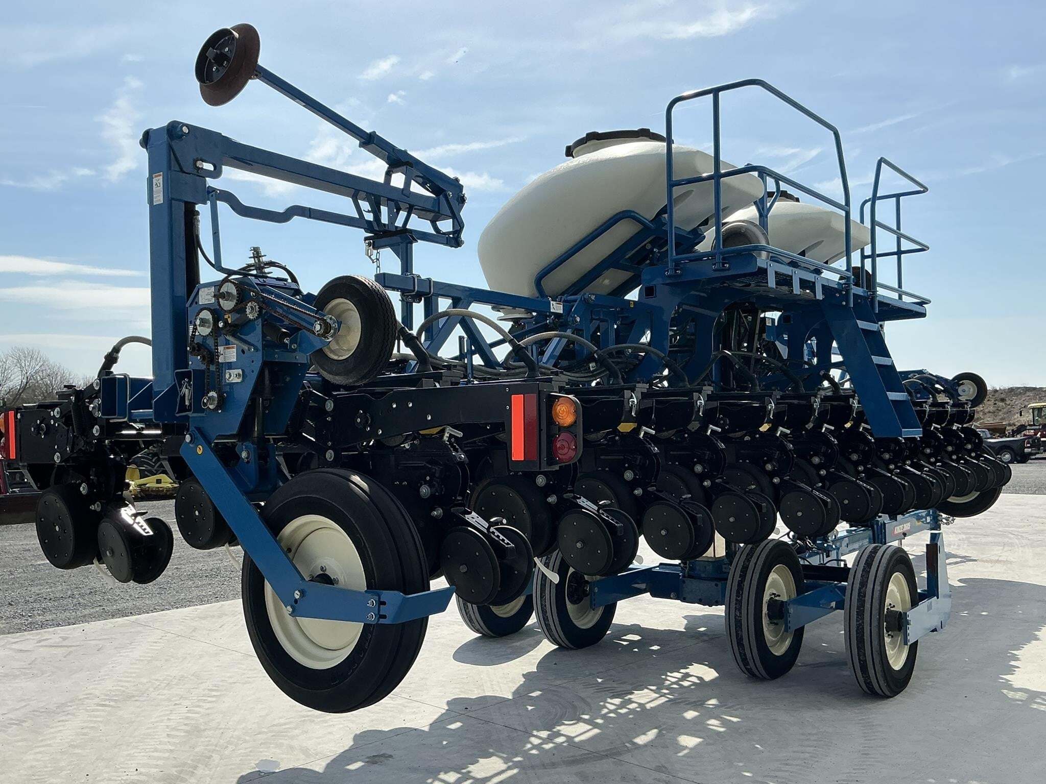2021 Kinze 3605 Planter
