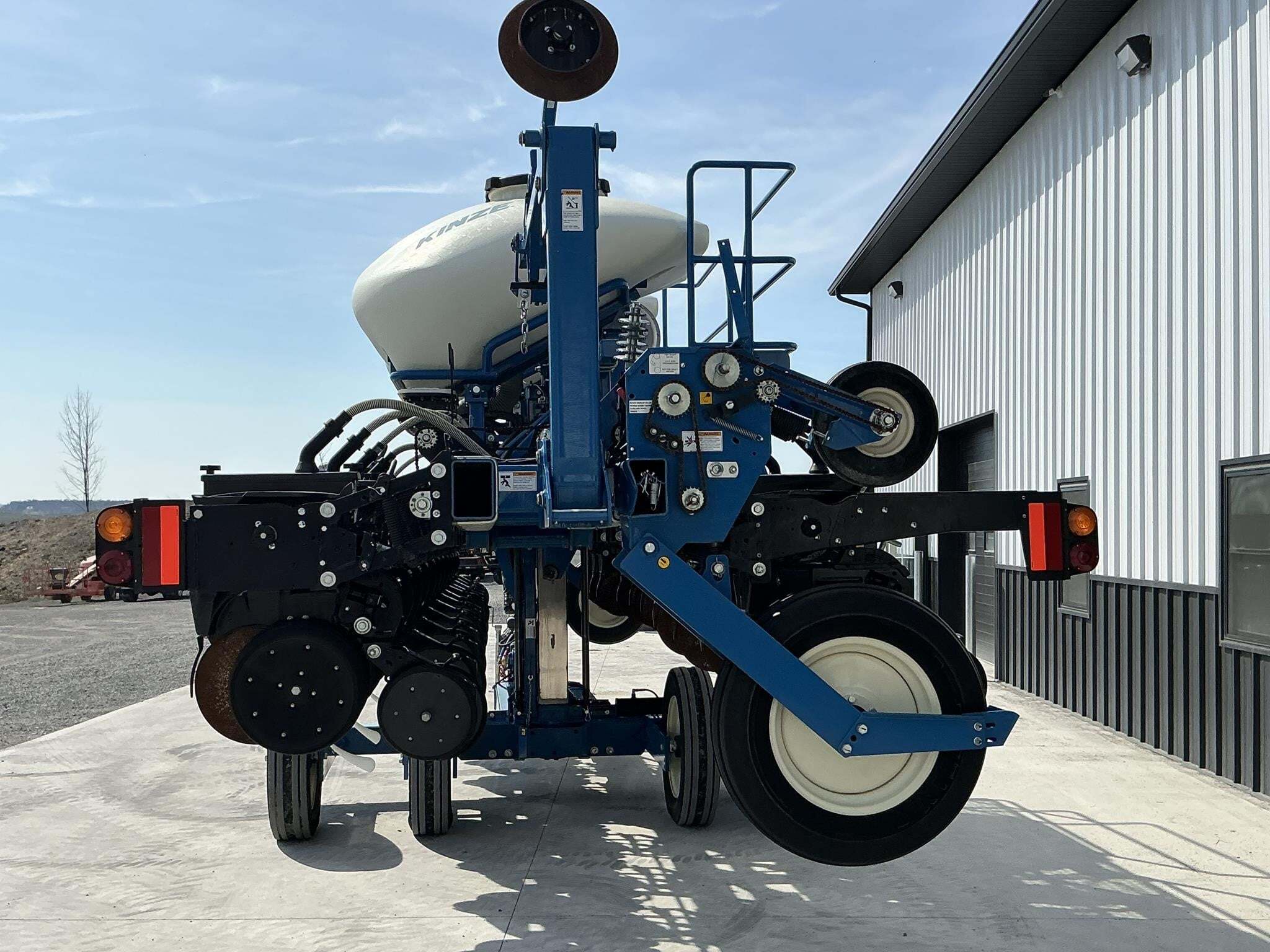 2021 Kinze 3605 Planter