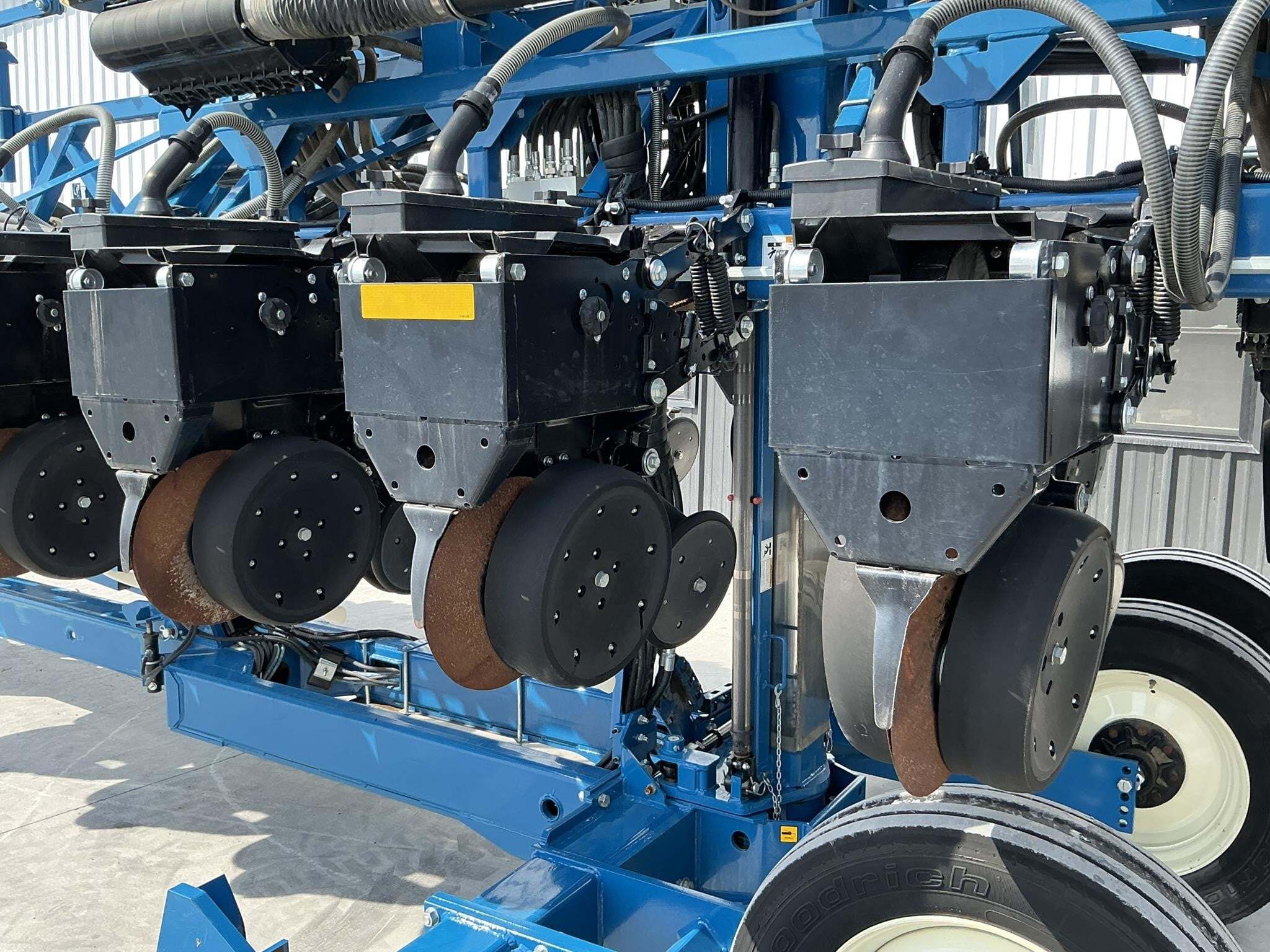 2021 Kinze 3605 Planter