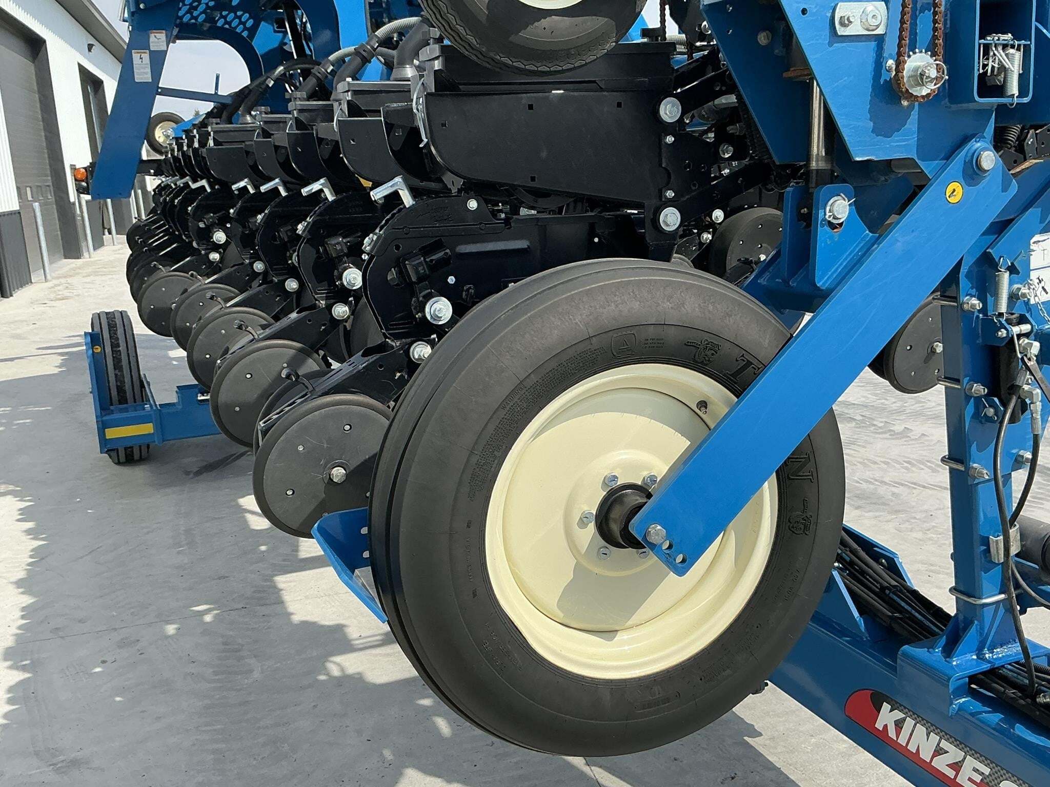 2021 Kinze 3605 Planter