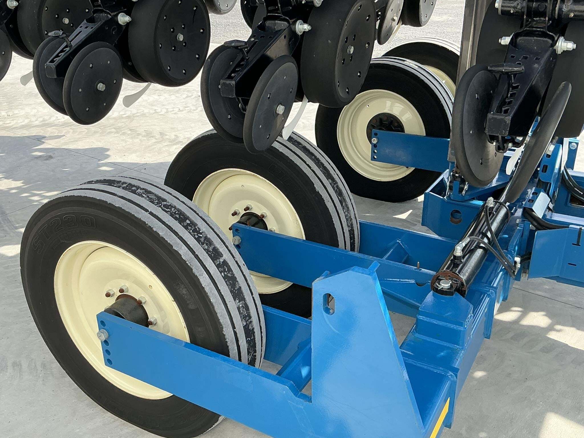 2021 Kinze 3605 Planter