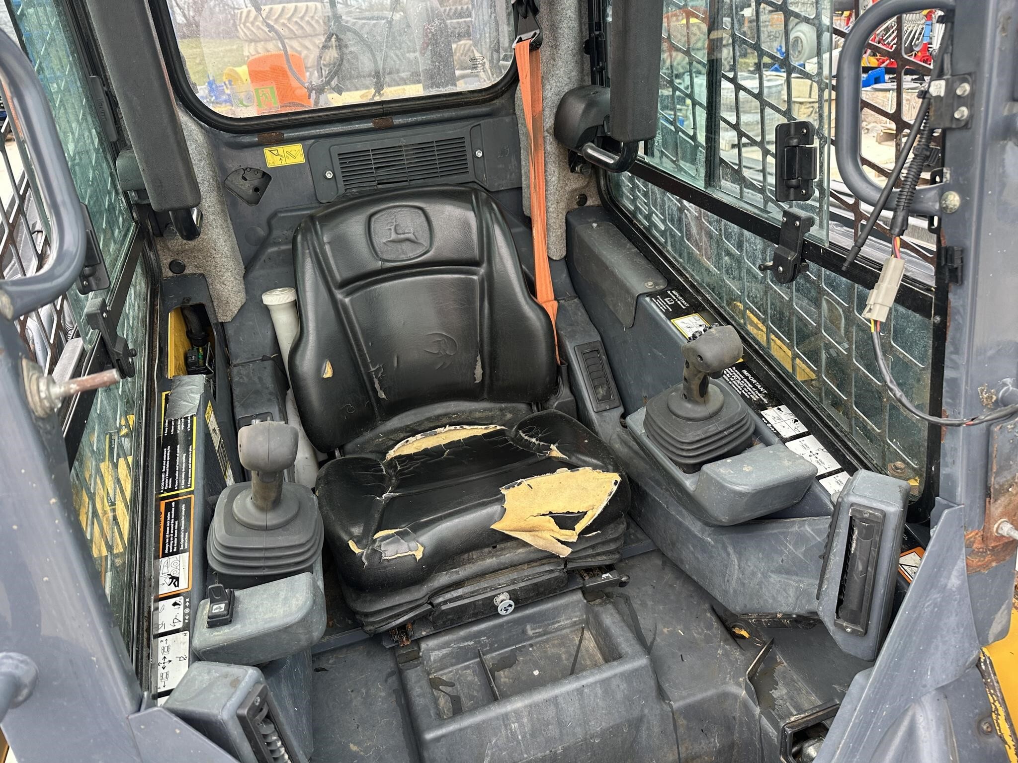 2018 Deere 324G Skid Steer