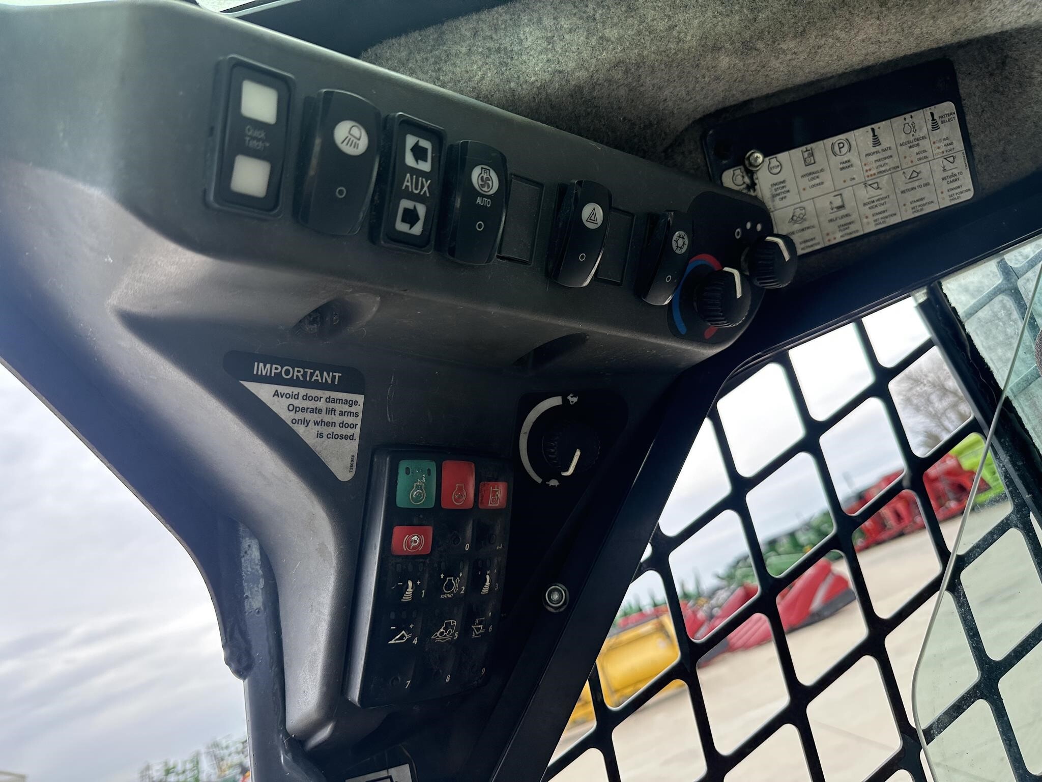 2018 Deere 324G Skid Steer