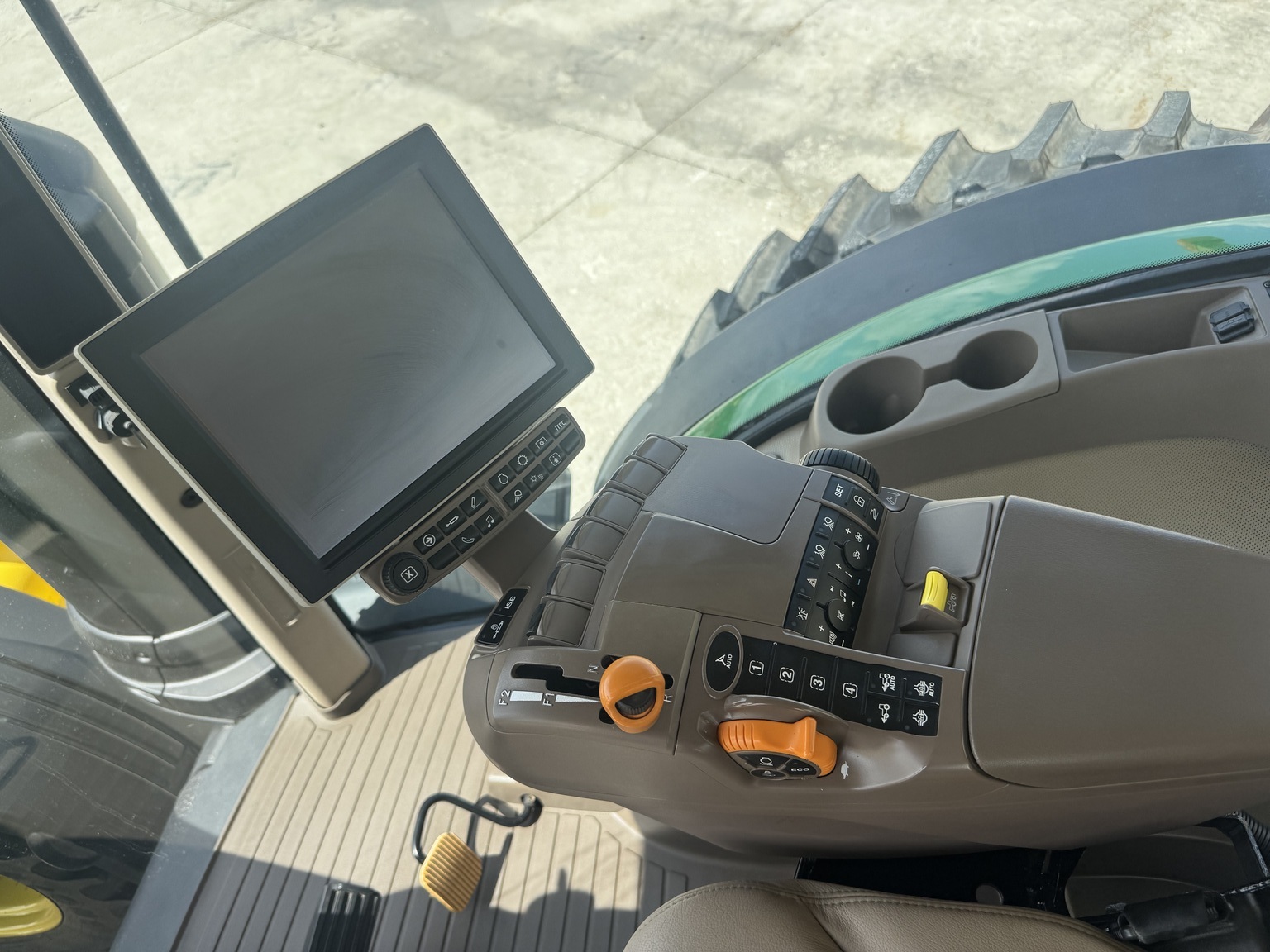 2018 John Deere 8320R Tractor