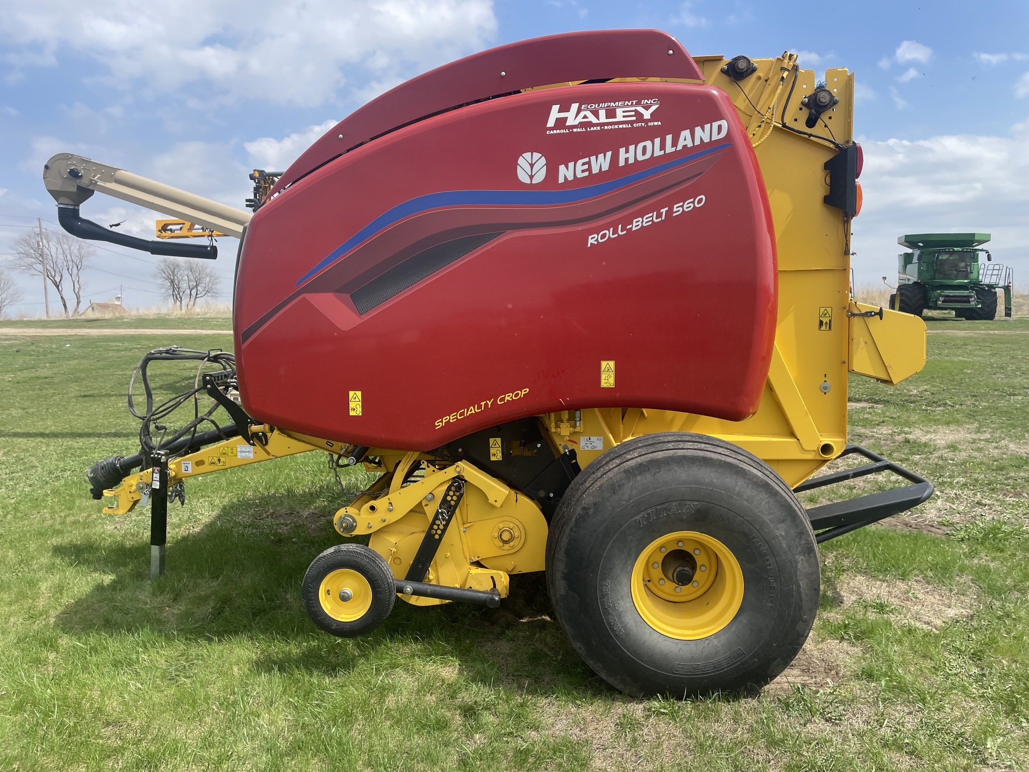 2022 New Holland Roll-Belt 560 Round Baler