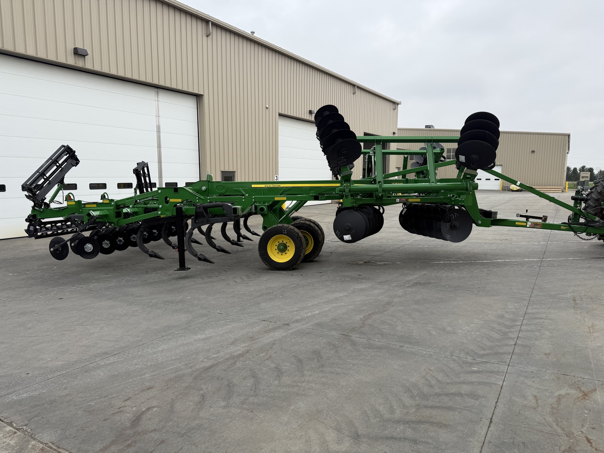 2022 John Deere 2730 Disk Chisel