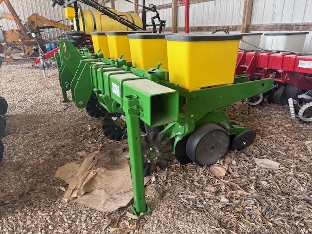  John Deere 7300 Planter