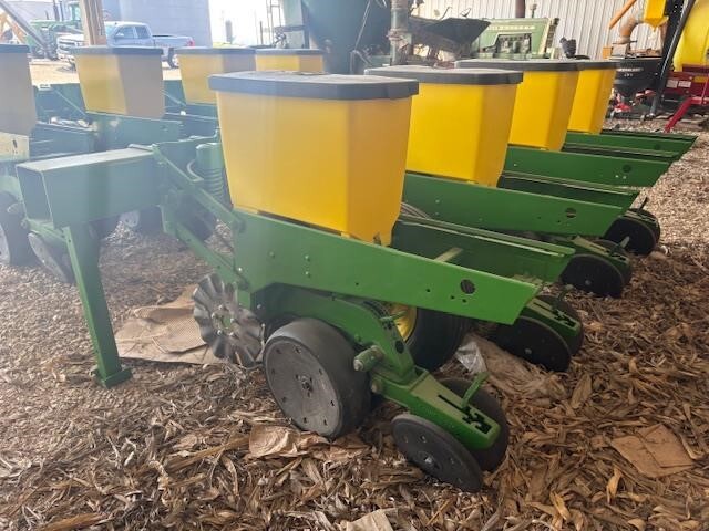  John Deere 7300 Planter