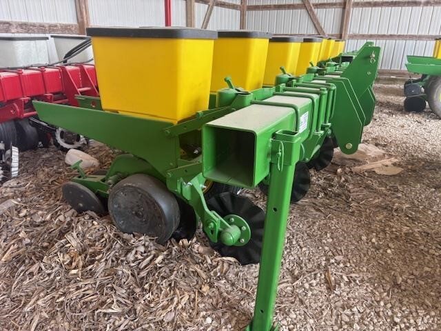  John Deere 7300 Planter