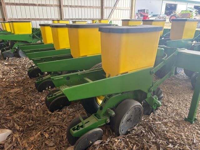  John Deere 7300 Planter