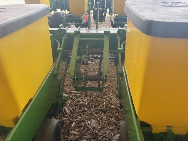  John Deere 7300 Planter