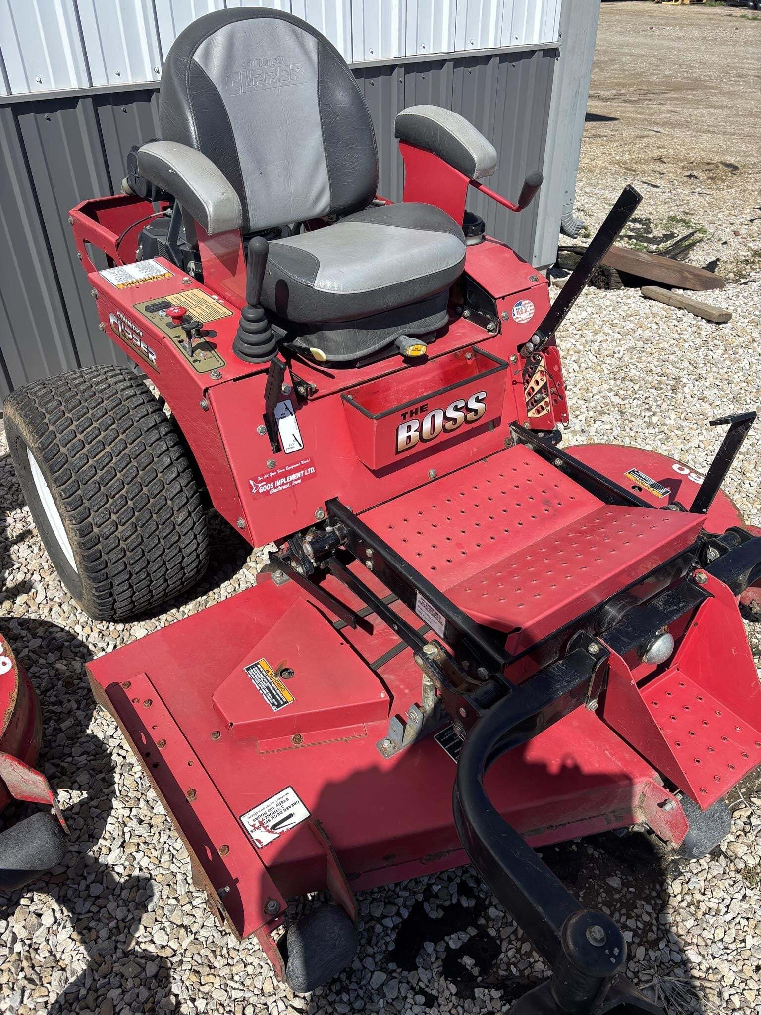 2012 Country Clipper BOSS SR1210 Lawn Mower