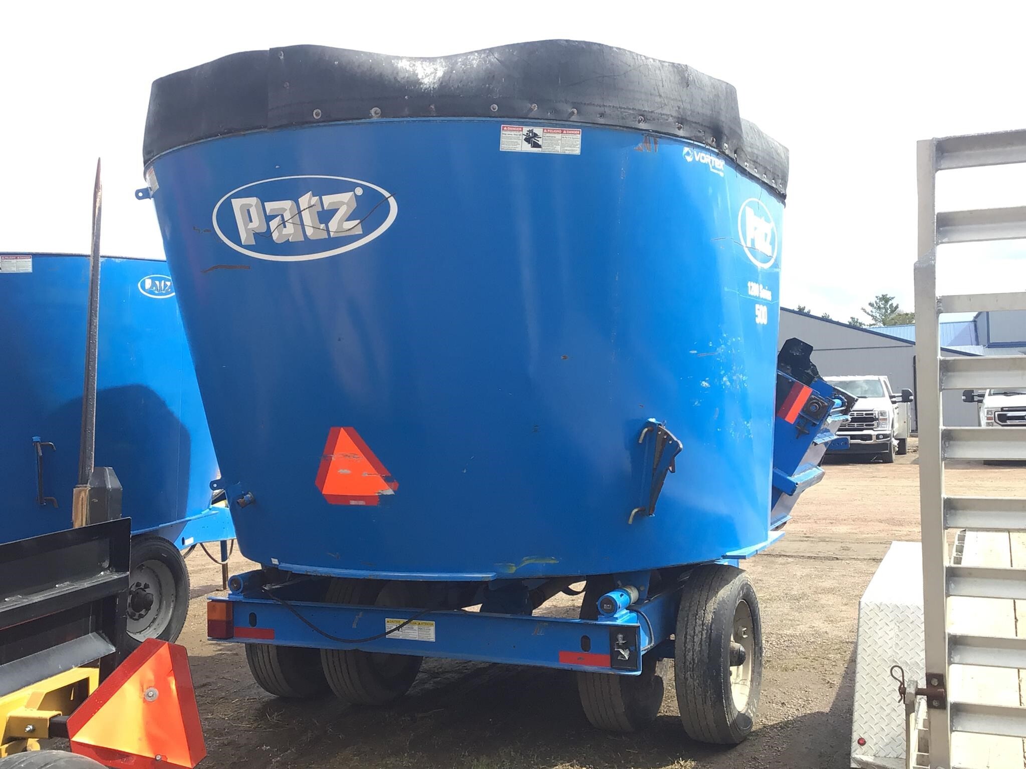  Patz 1200 SERIES 500 Feed Wagon