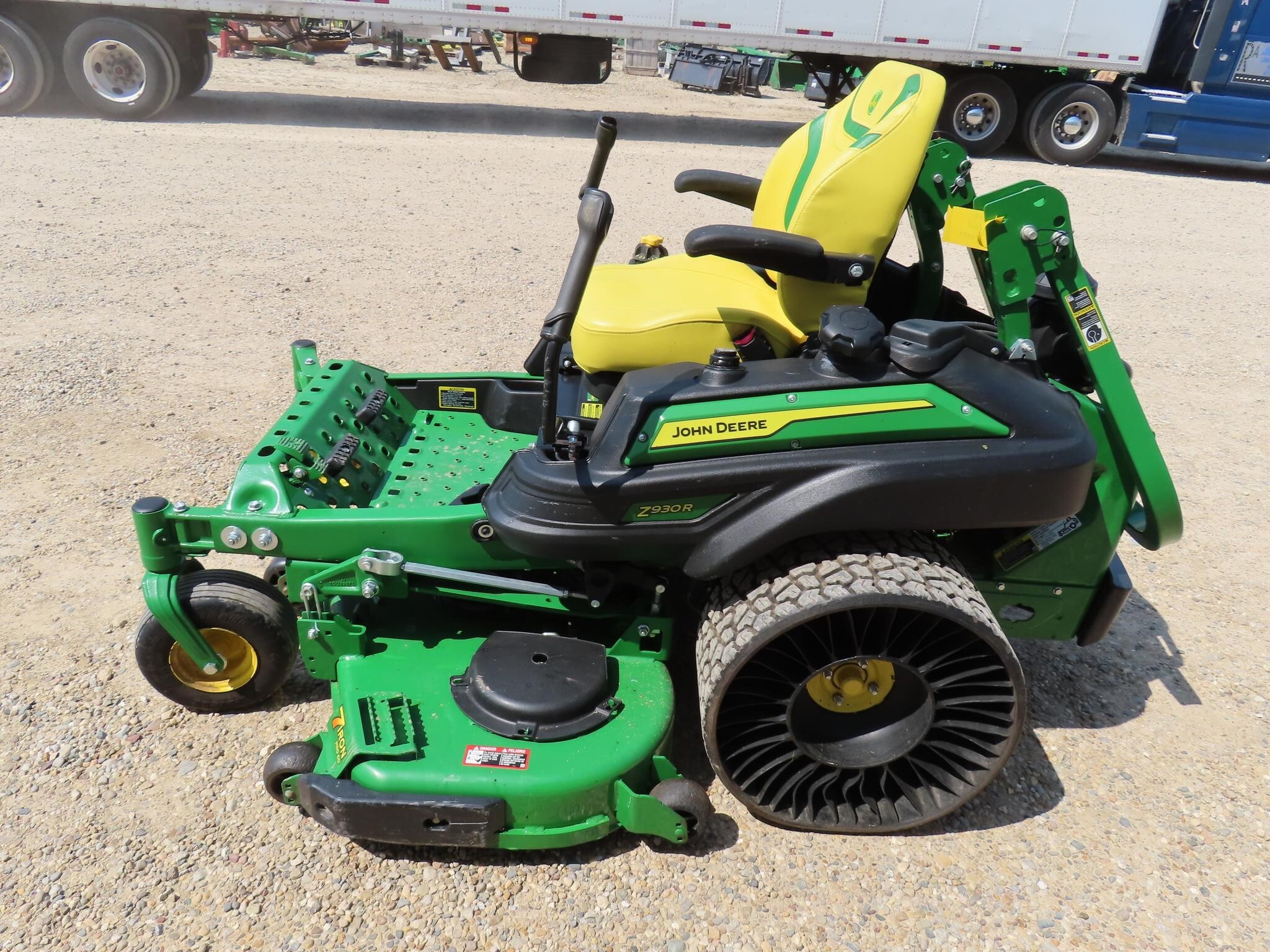 2024 John Deere Z930R Lawn Mower