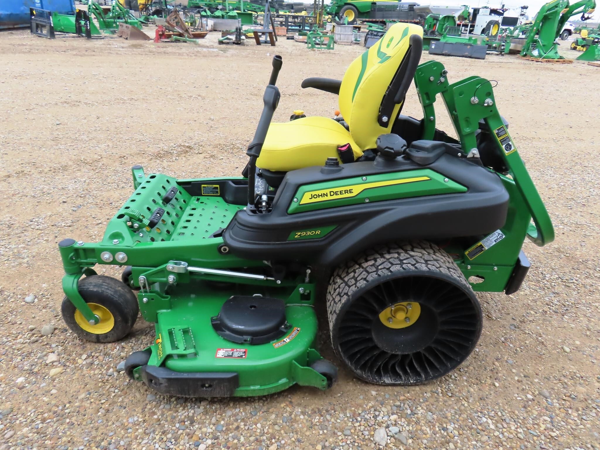2023 John Deere Z930R Lawn Mower