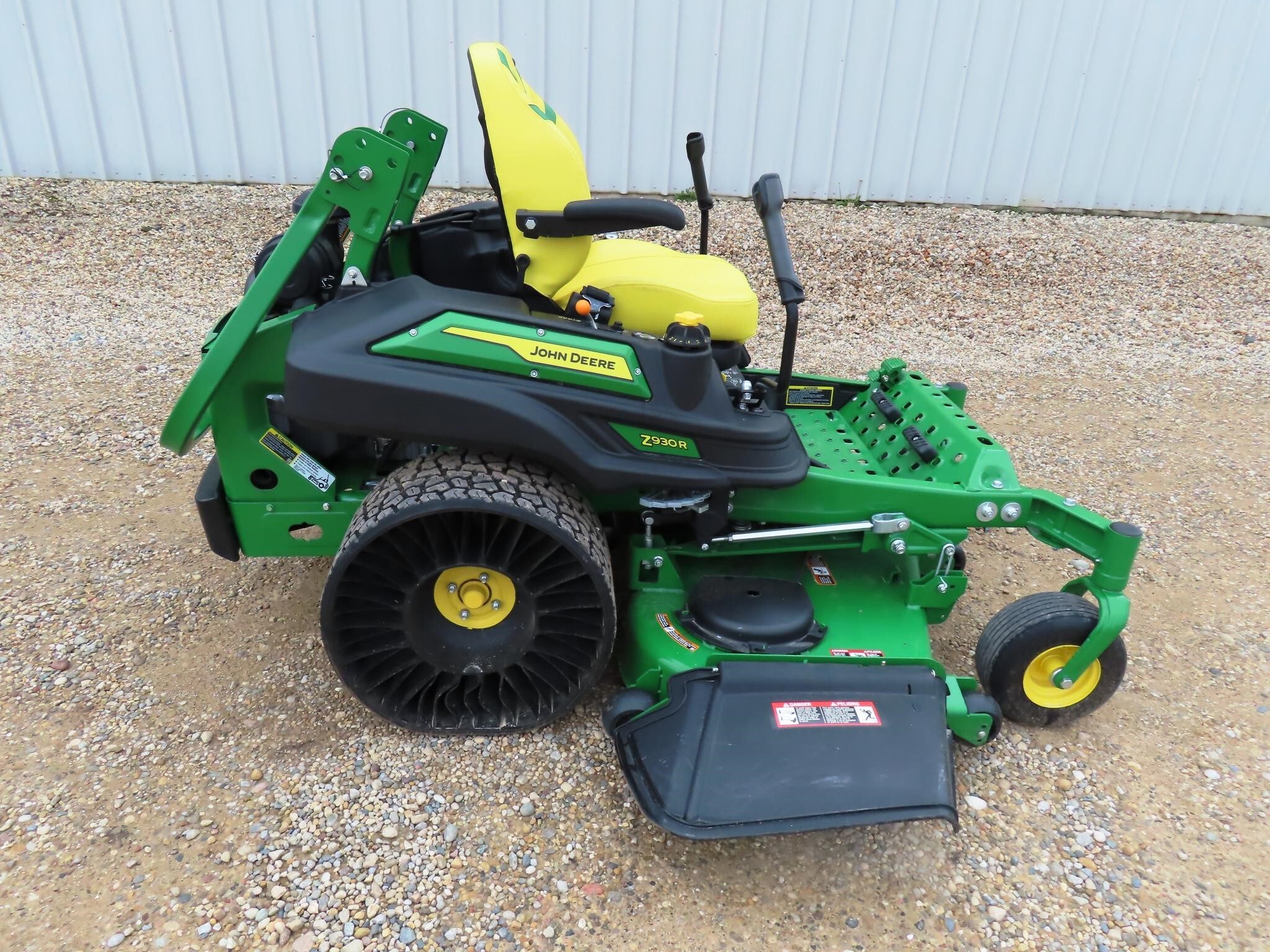 2023 John Deere Z930R Lawn Mower