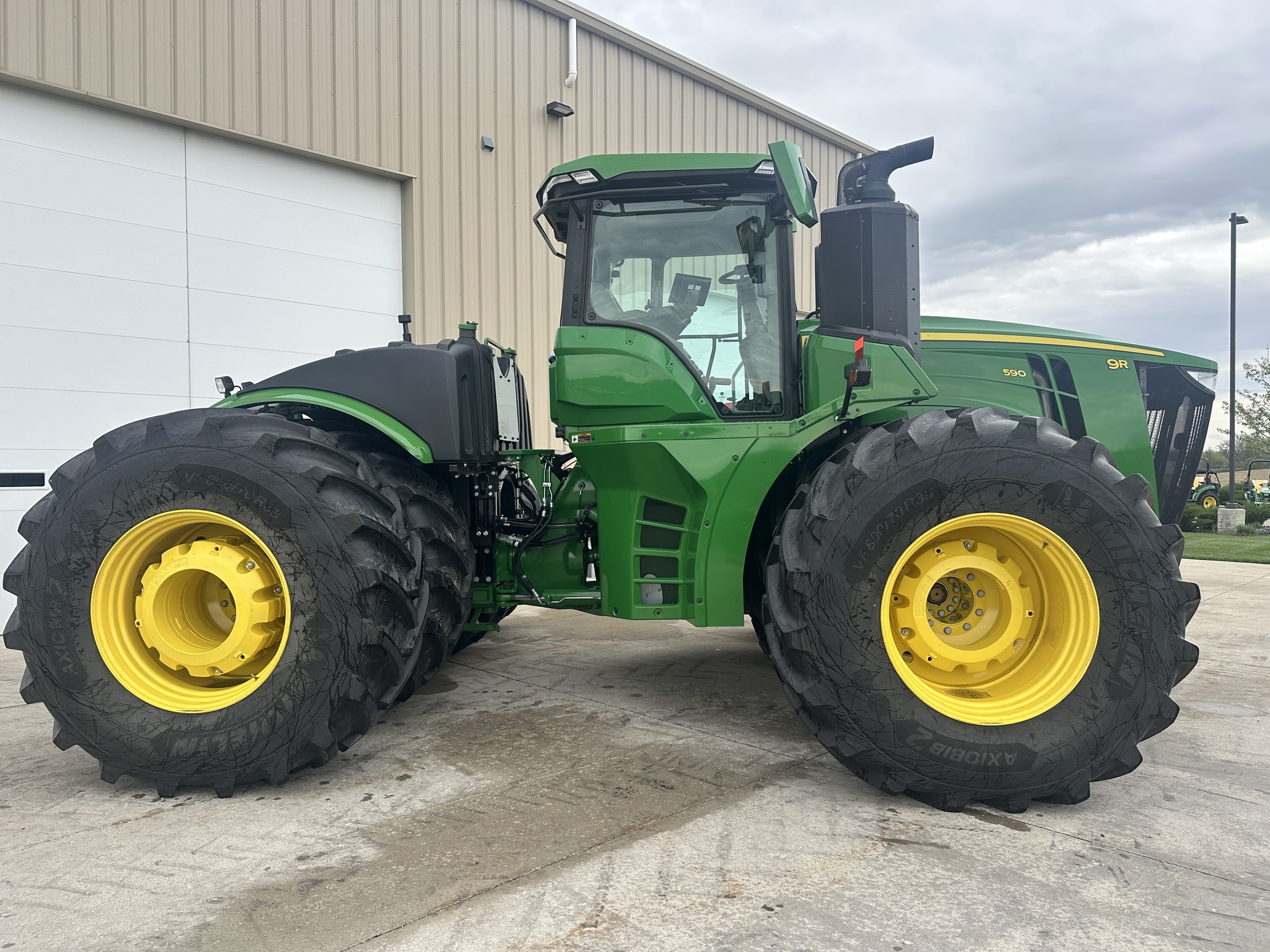 2025 John Deere 9R 590 Tractor