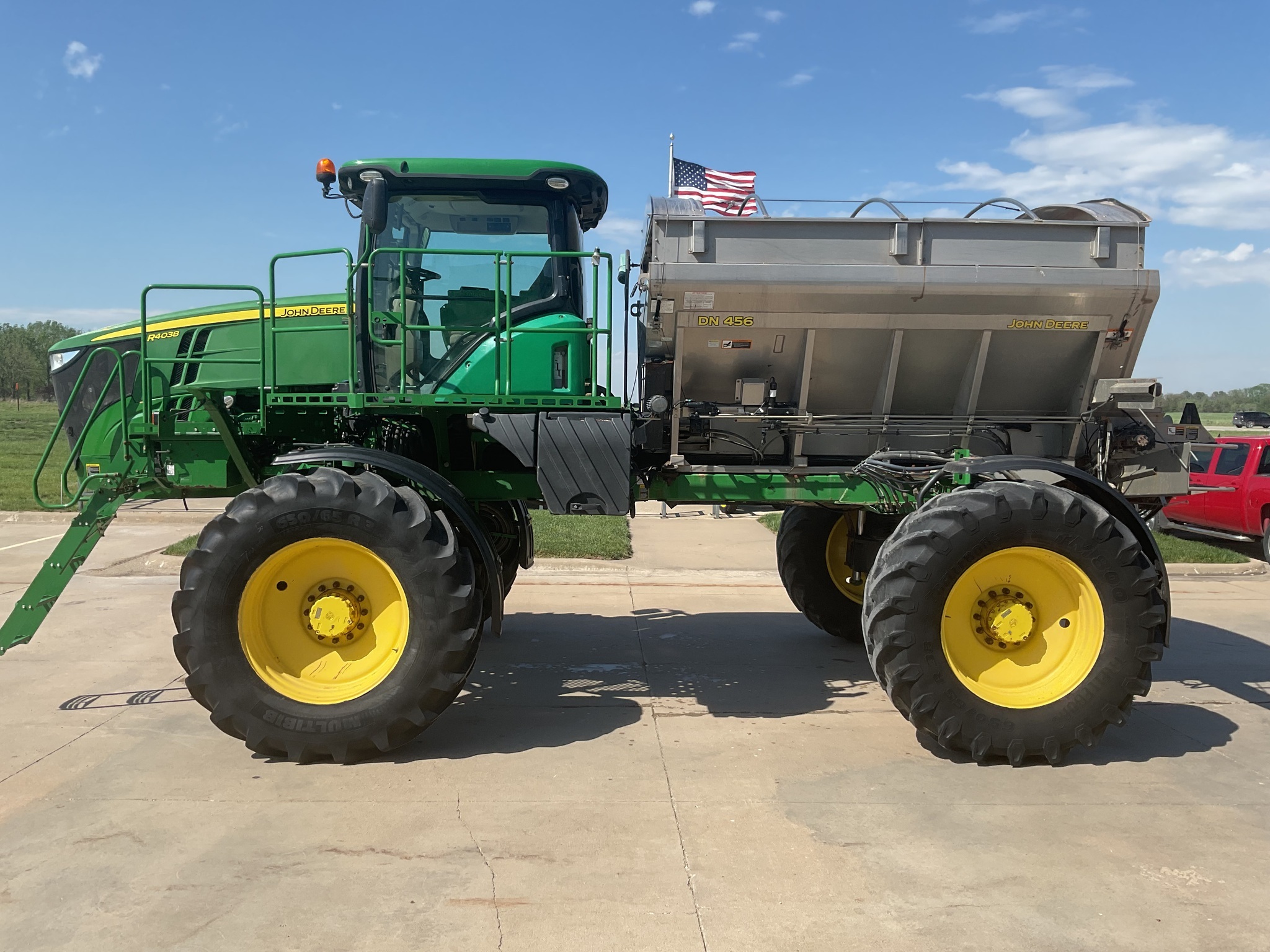 2019 John Deere R4038 Self-Propelled Sprayer